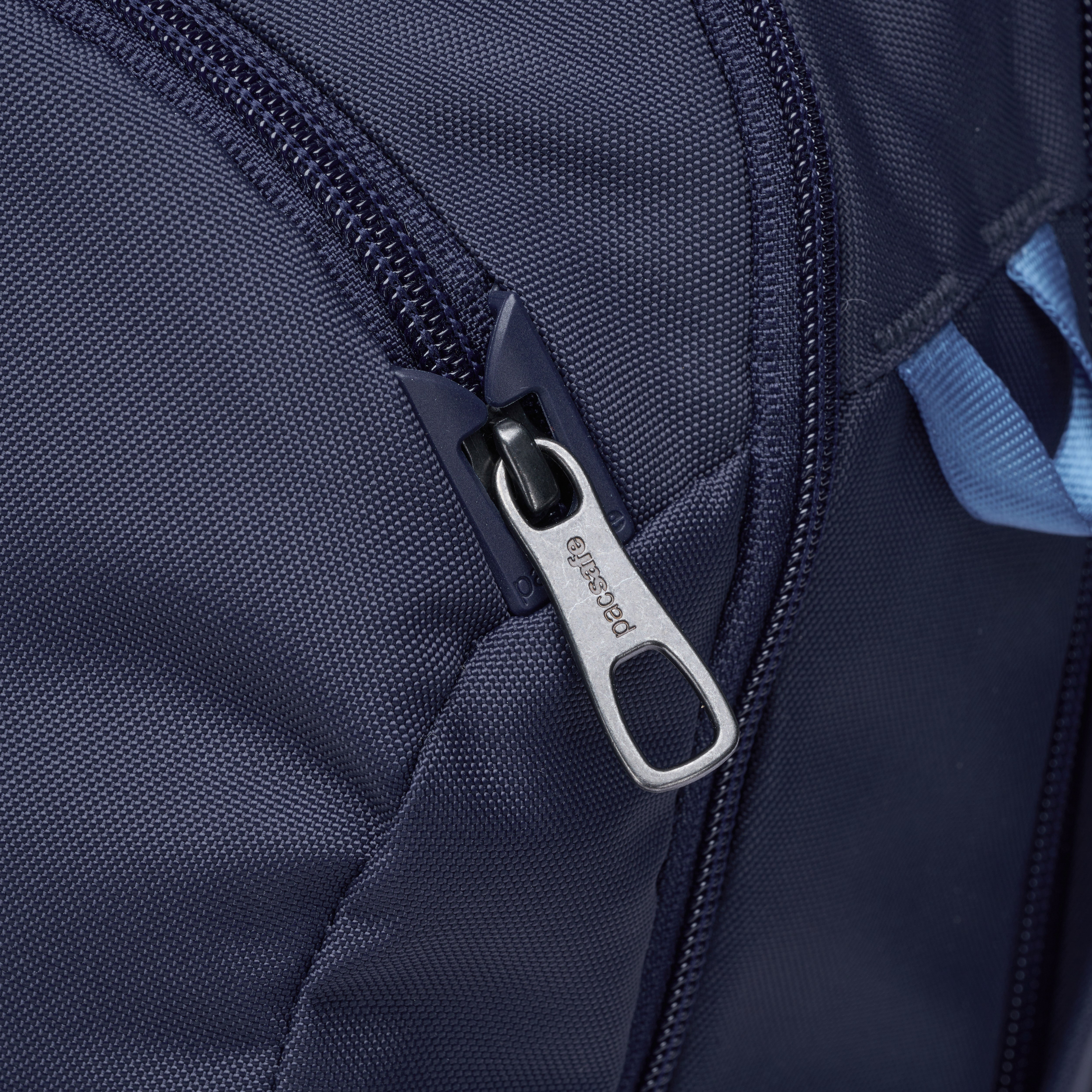 Pacsafe® V 26L anti-theft tour backpack、mySite、garagedoors4me