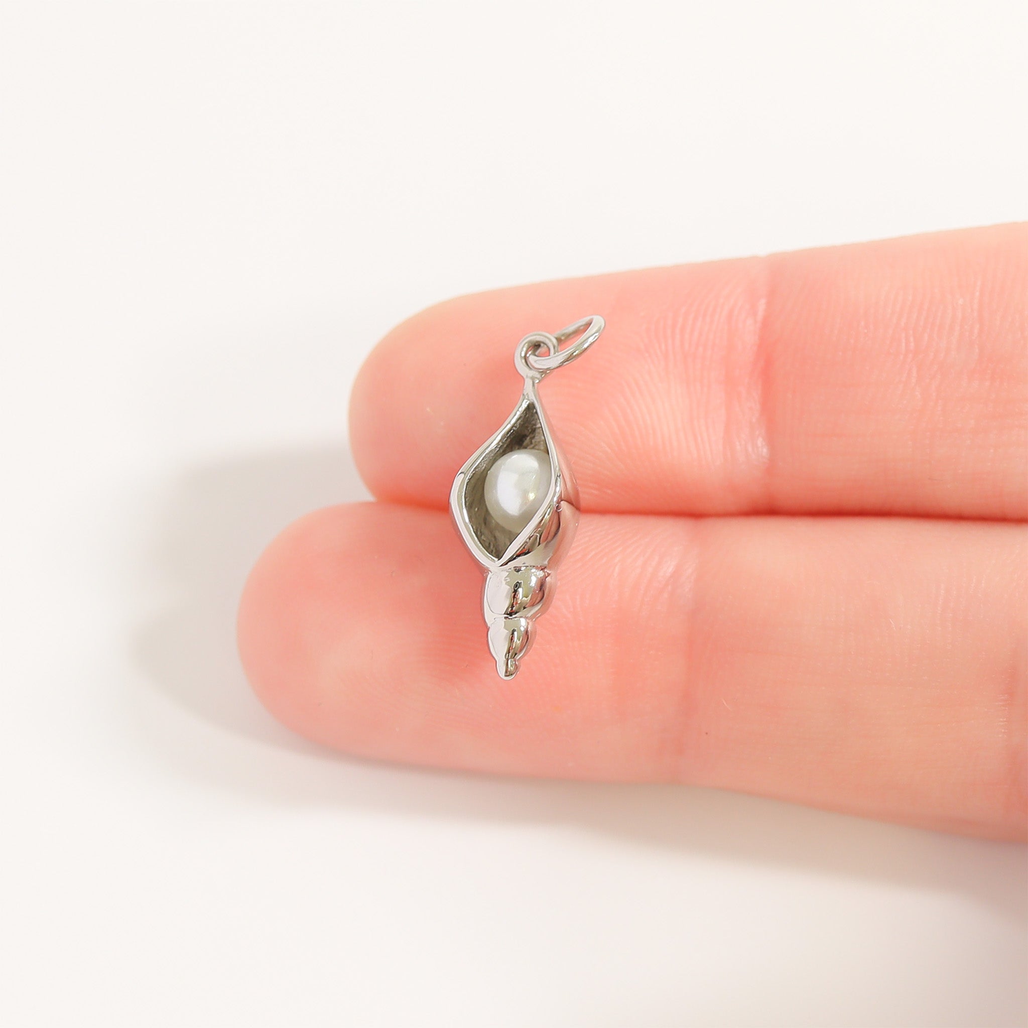 18K Gold PVD Stainless Steel Conch Shell with Pearl Charm / PDL0193、mySite、dreamappss