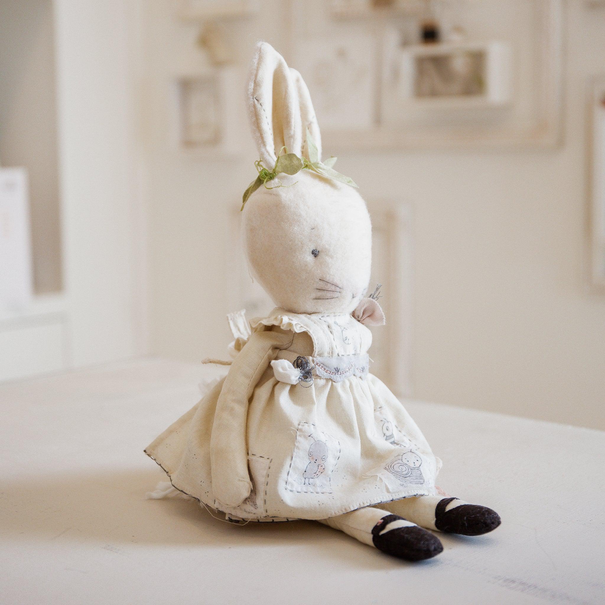 RETIRED - Hutch Studio Original - Lady Bumble Bug - Hand-Crafted Cotton Bunny、mySite、g9winljtr