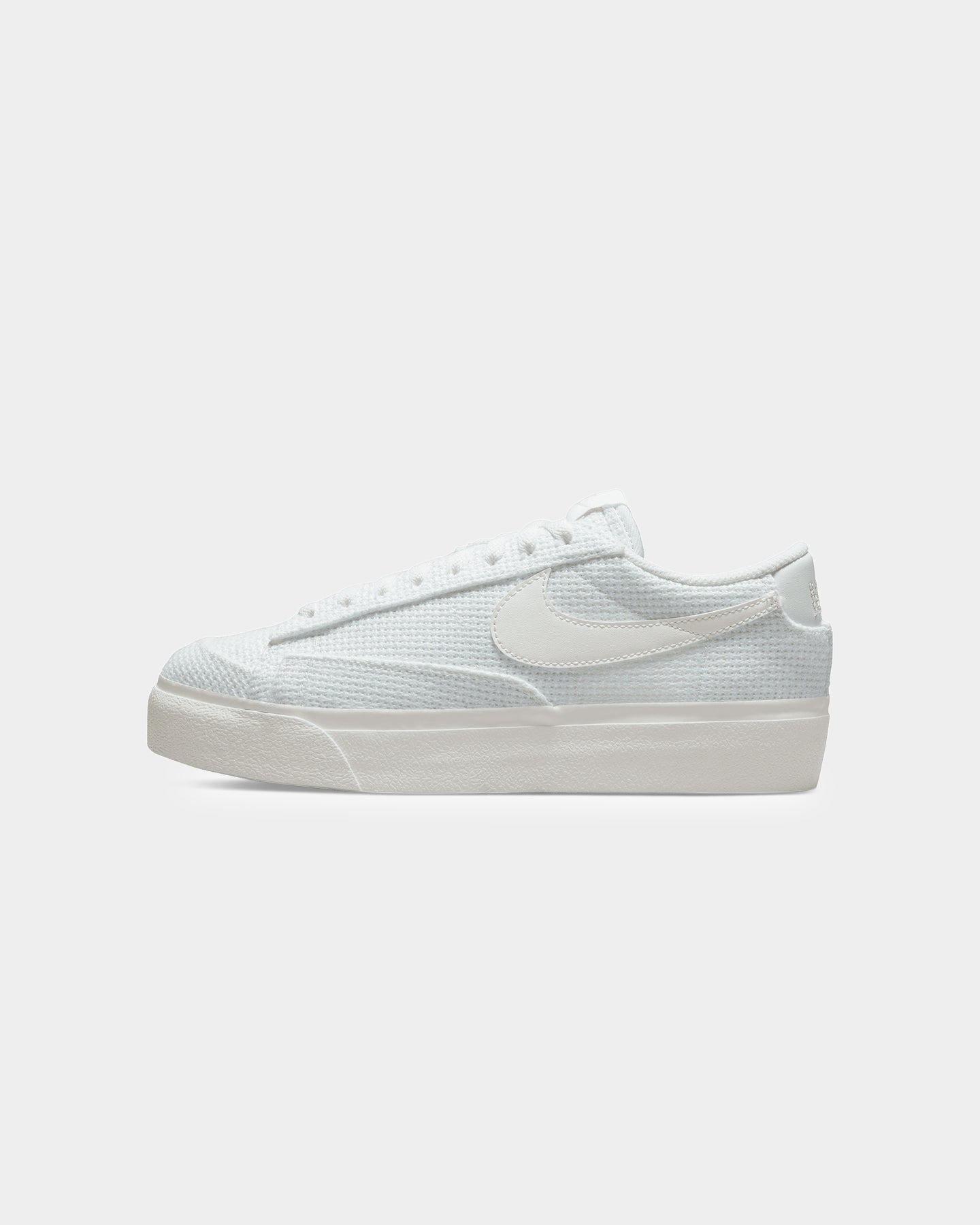 Nike Women's Blazer Low Platform Summit White/Summit White-Fossil、mySite、zt4zffjzw