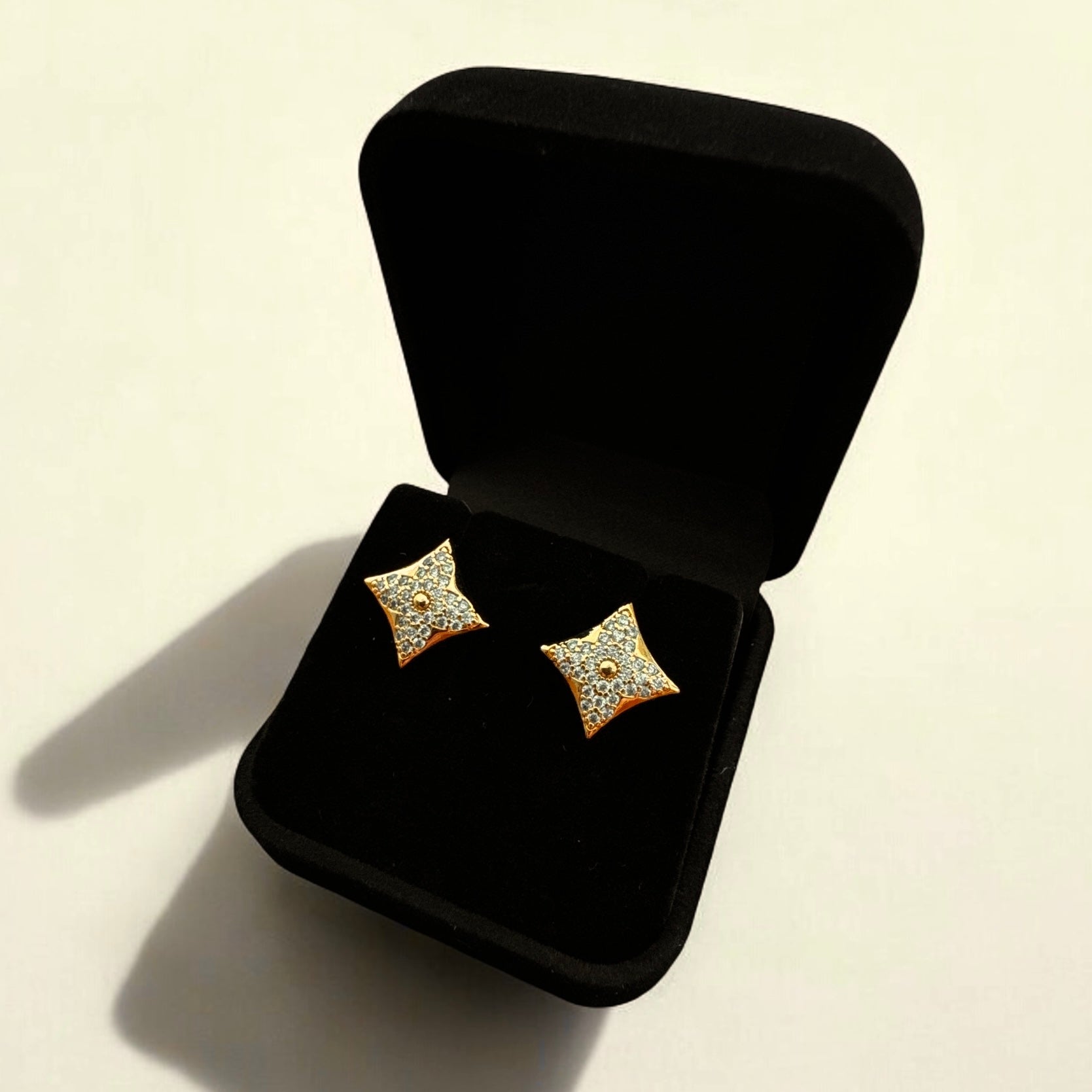 Brinco Luz Cravejado Banho Ouro 18K Zirconia Cristal、mySite、camillekostekn