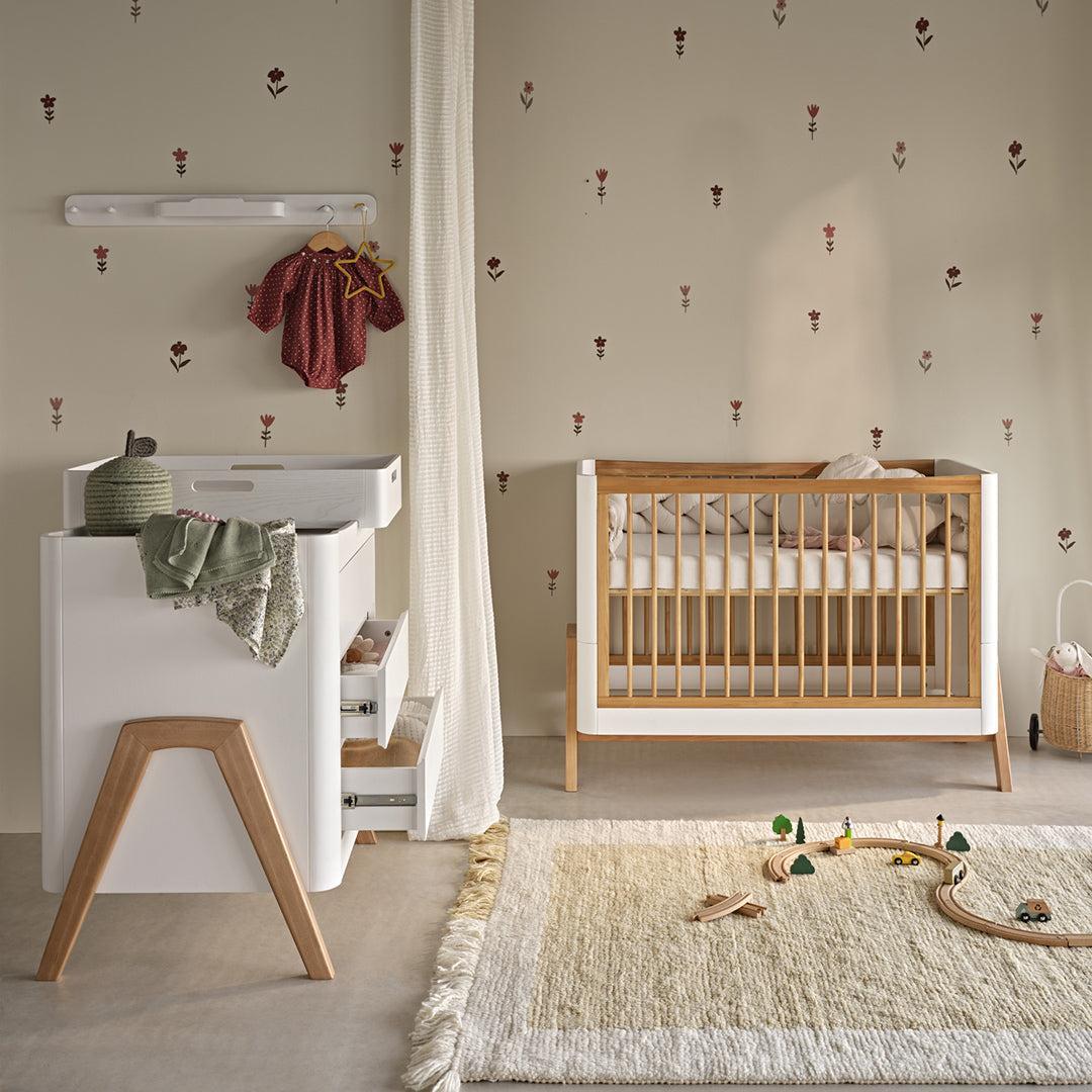  Gaia Baby Hera 'Studio Edit Two Piece Set (Cot & Dresser) - White / Oak、mySite、merchandisen