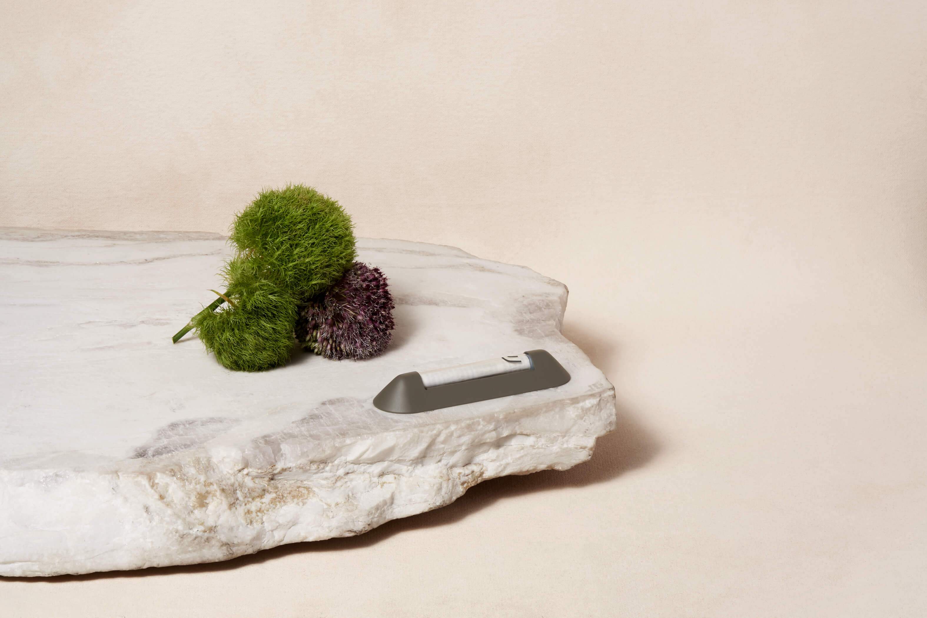 Shelter Mezuzah by Via Maris - Noir、mySite、topwebapps