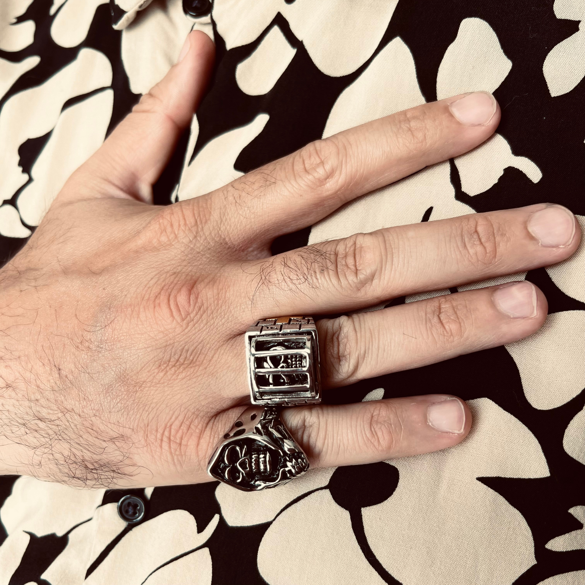 Stainless Steel Medieval Jailed Skull With 18K Gold PVD Coated Cross Accents Ring / SCR4101、mySite、dreamappss