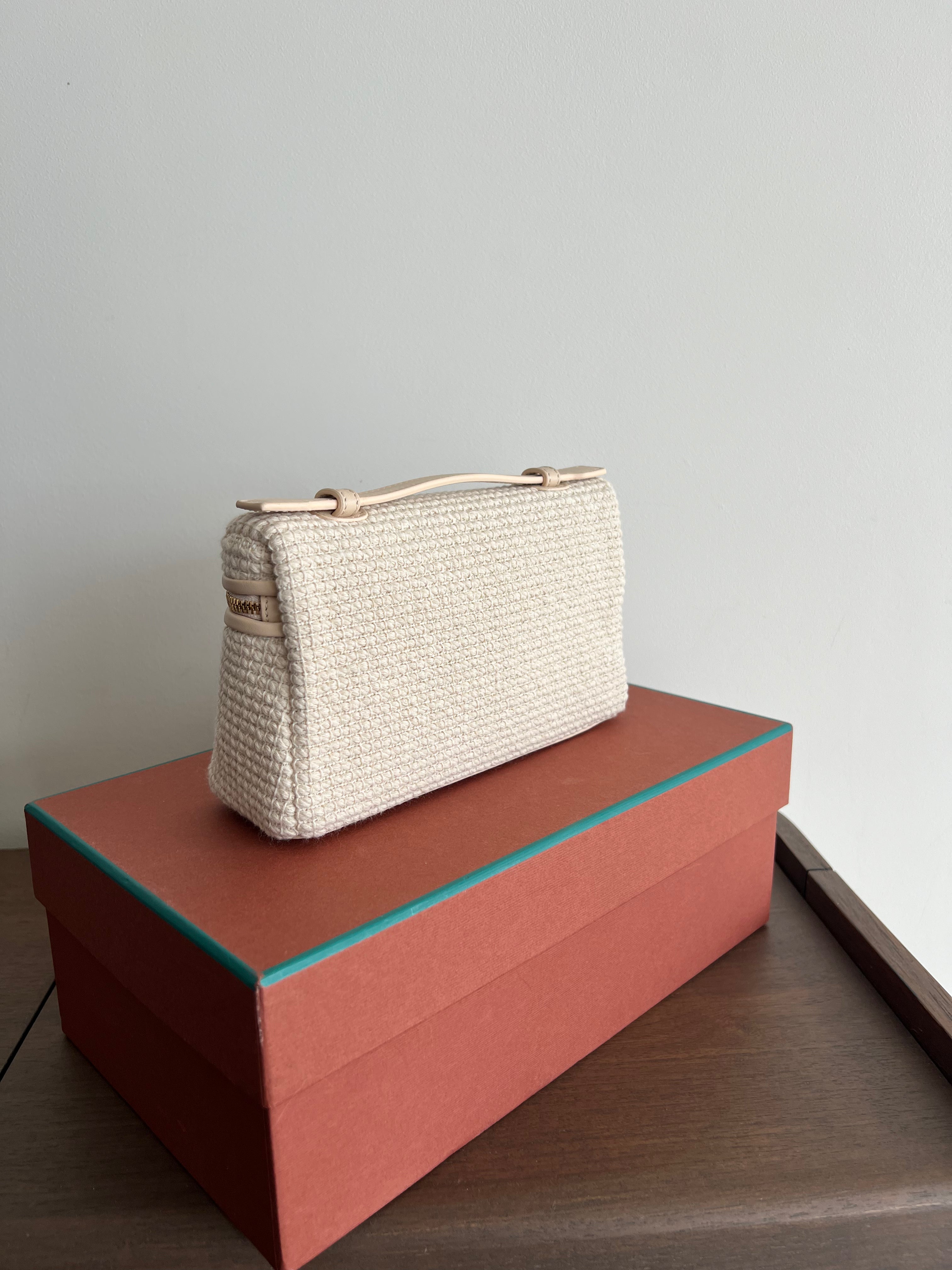 Loro Piana Extra Pocket Pouch L19 (Natural / Lotus Root)、mySite、garminoutage.com