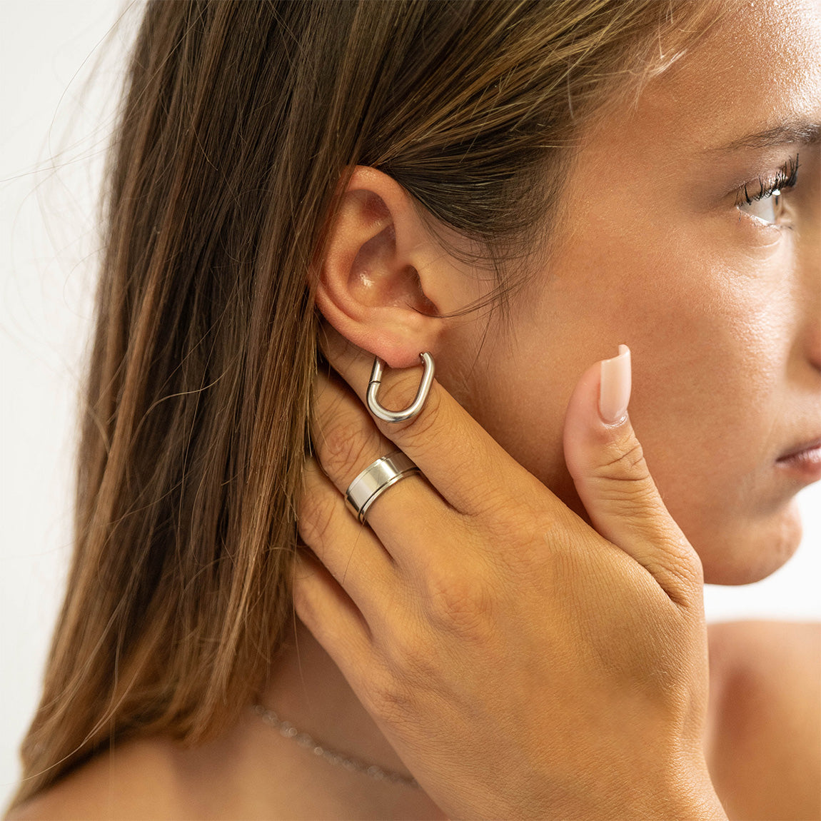 18K Gold PVD Stainless Steel Oval Huggie Earrings / ERJ0039、mySite、dreamappss