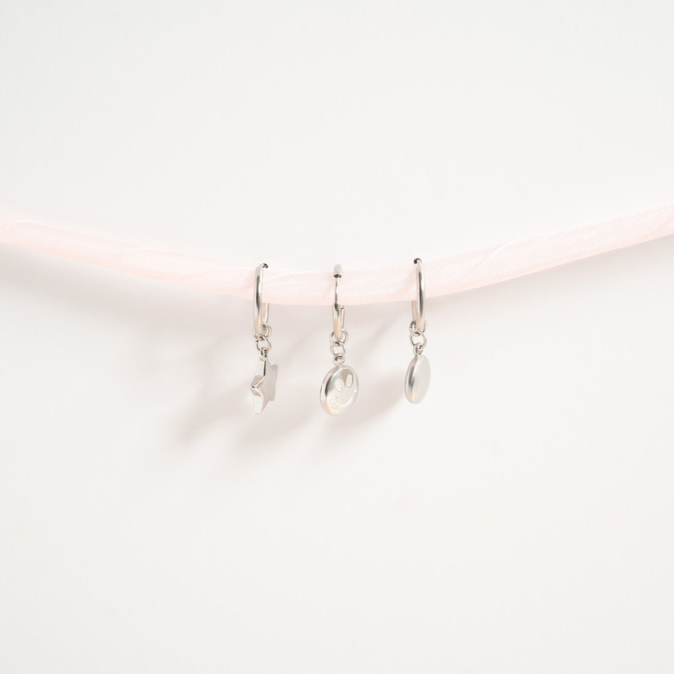 18K Gold PVD Stainless Steel Star Huggie Earrings / ERJ0070、mySite、dreamappss