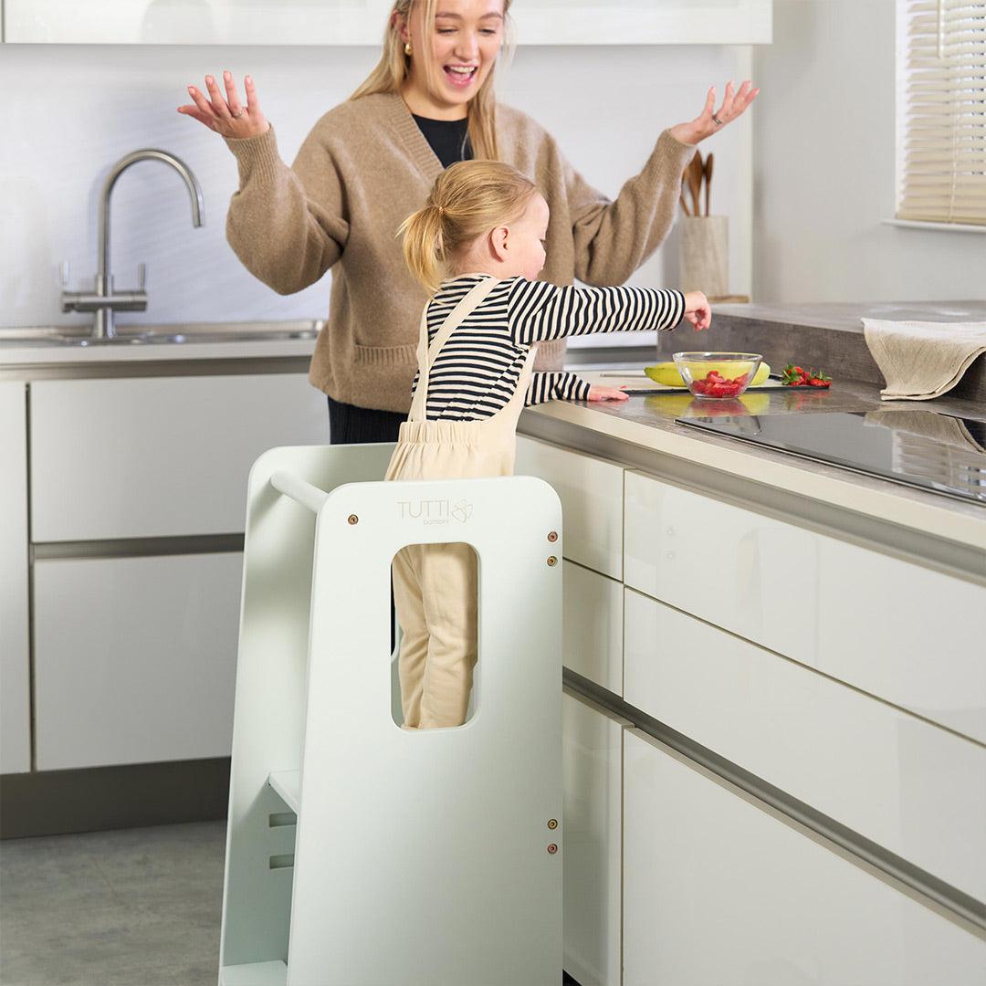  Tutti Bambini Helping Hands Montessori Toddler Learning Tower - Sea Mist、mySite、merchandisen