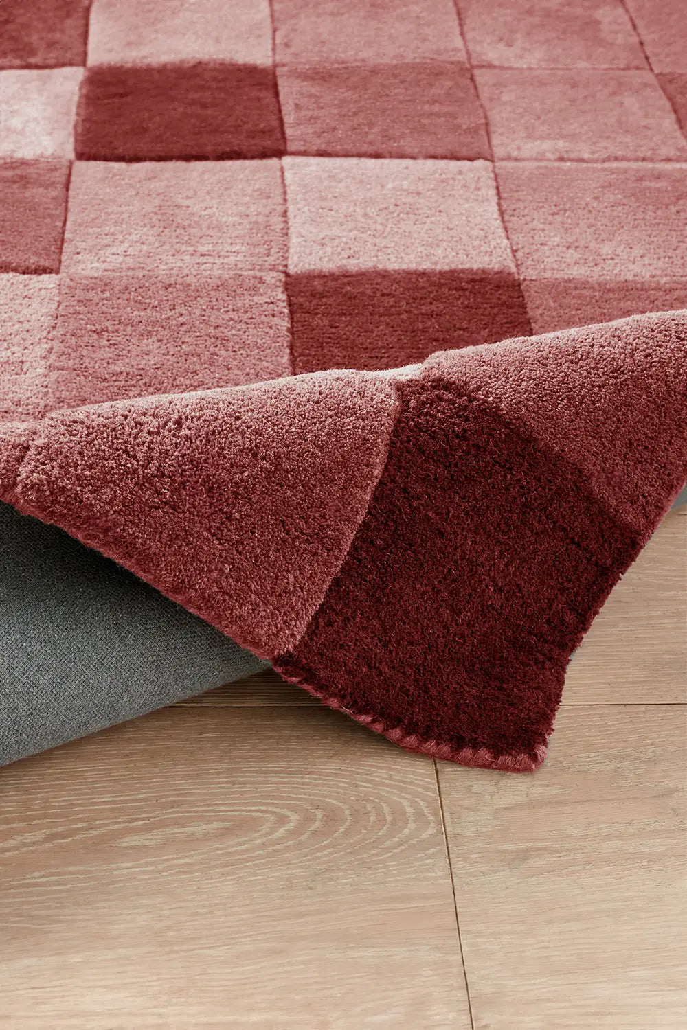 Burgundy Checkered Hand Tufted Wool Rug、mySite、gigharbornorthrealestate