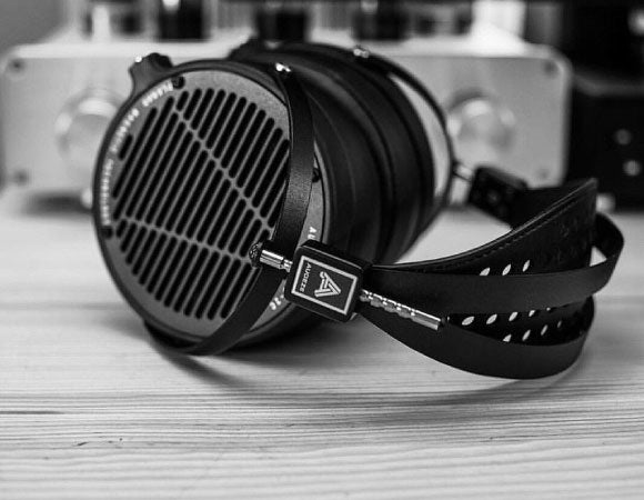 Headphone-Zone-Audeze-isine10