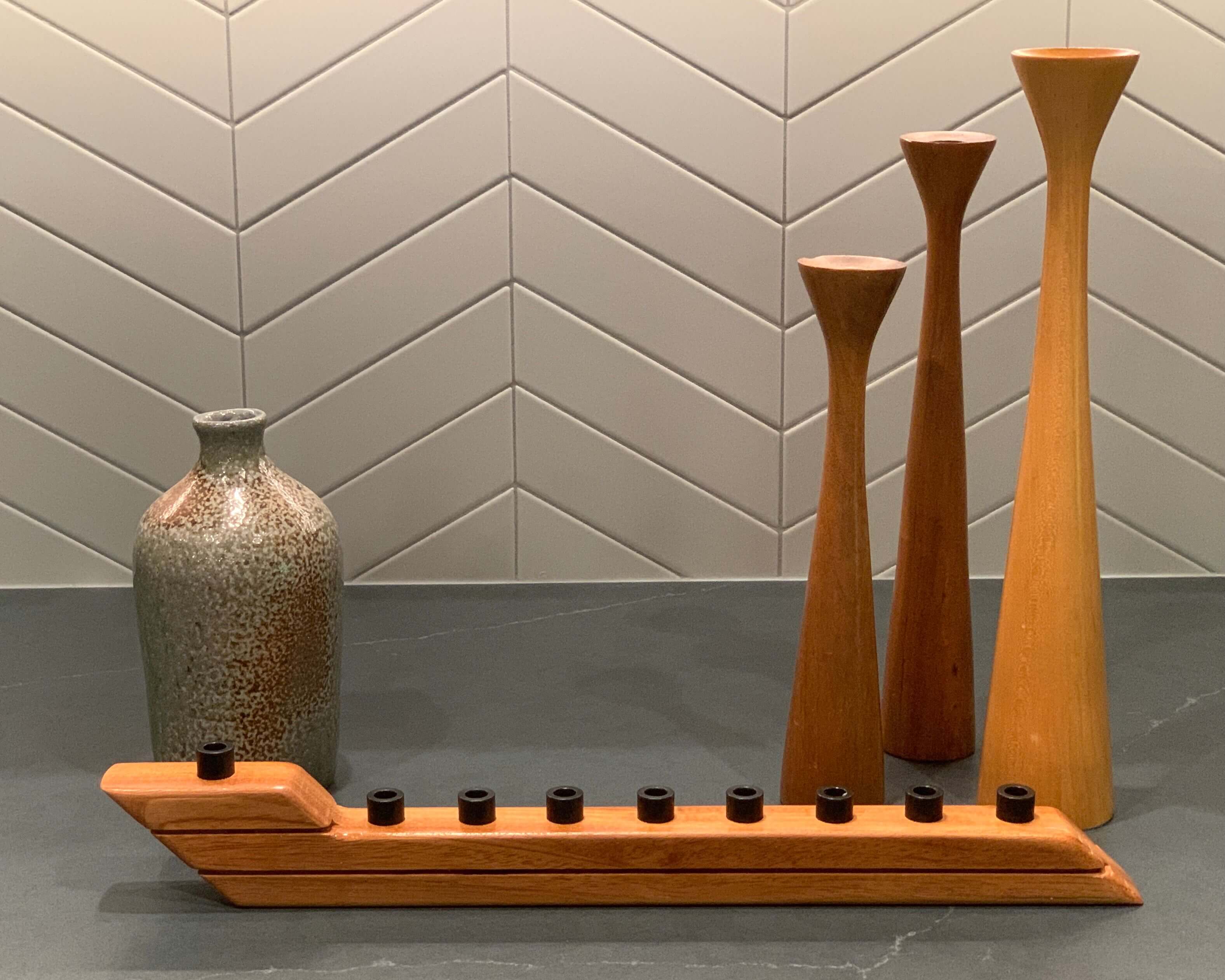 Modern Swoosh Hardwood Menorah、mySite、topwebapps