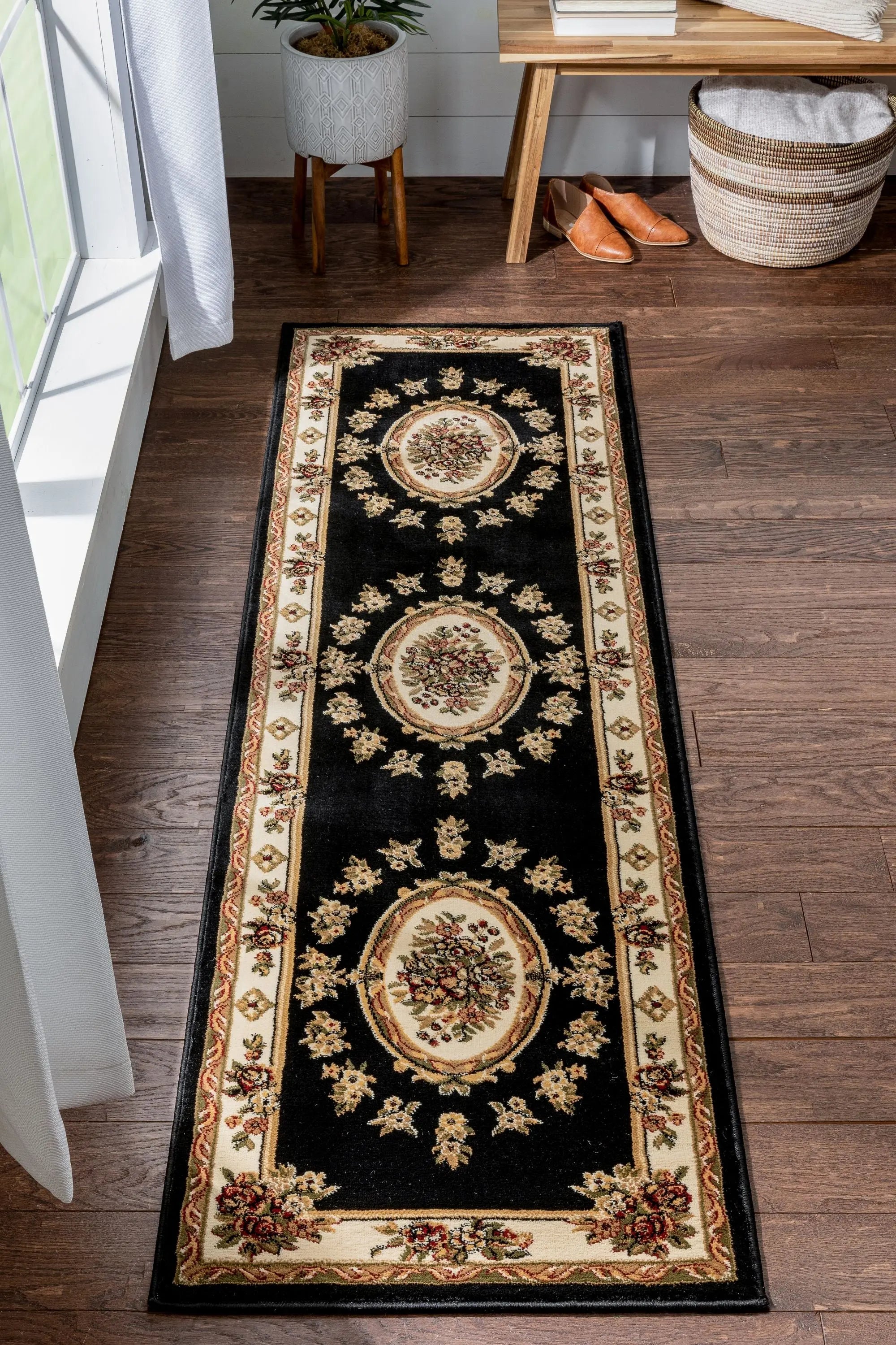 Le Petit Palais Black Traditional Rug、mySite、gigharbornorthrealestate