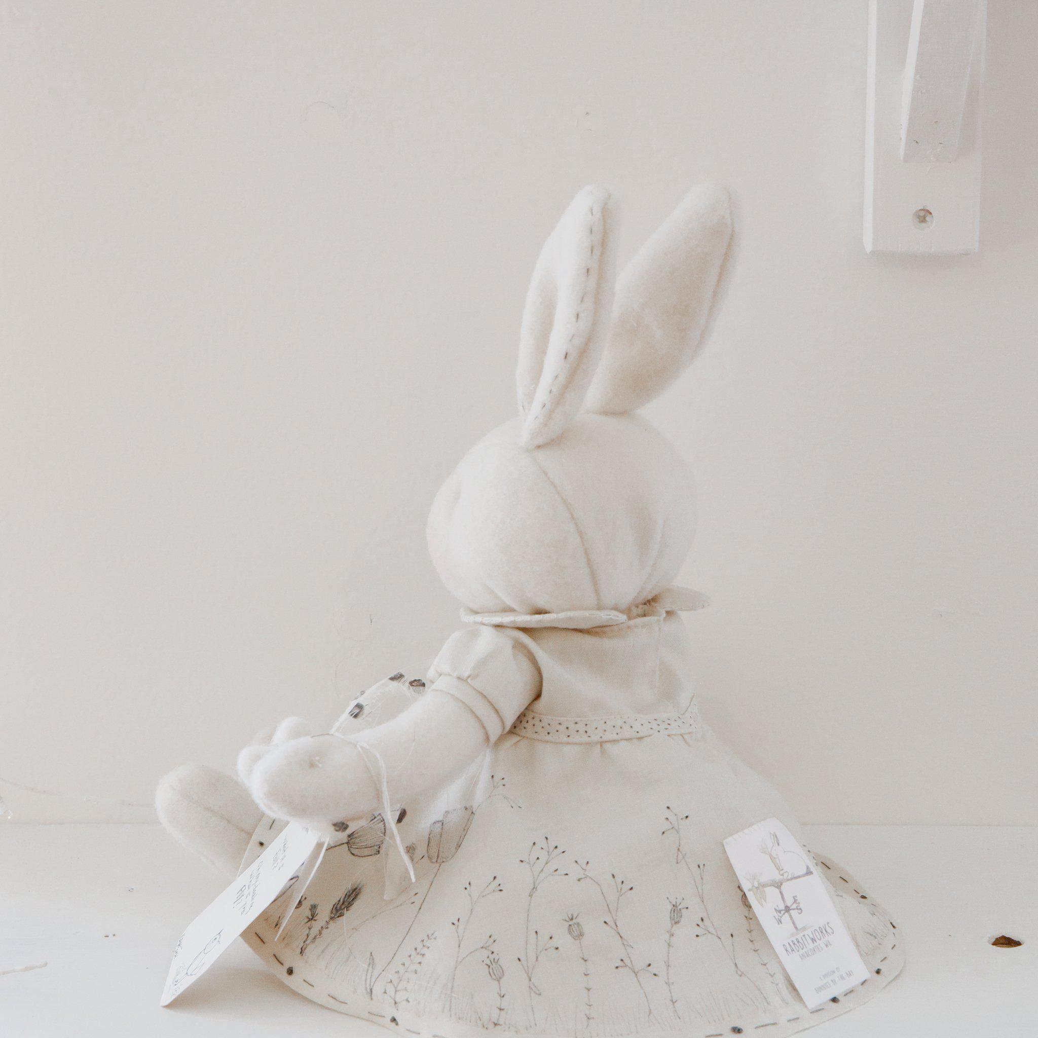 RETIRED - Hutch Studio Original - Ariel Bunny - One of A Kind、mySite、g9winljtr