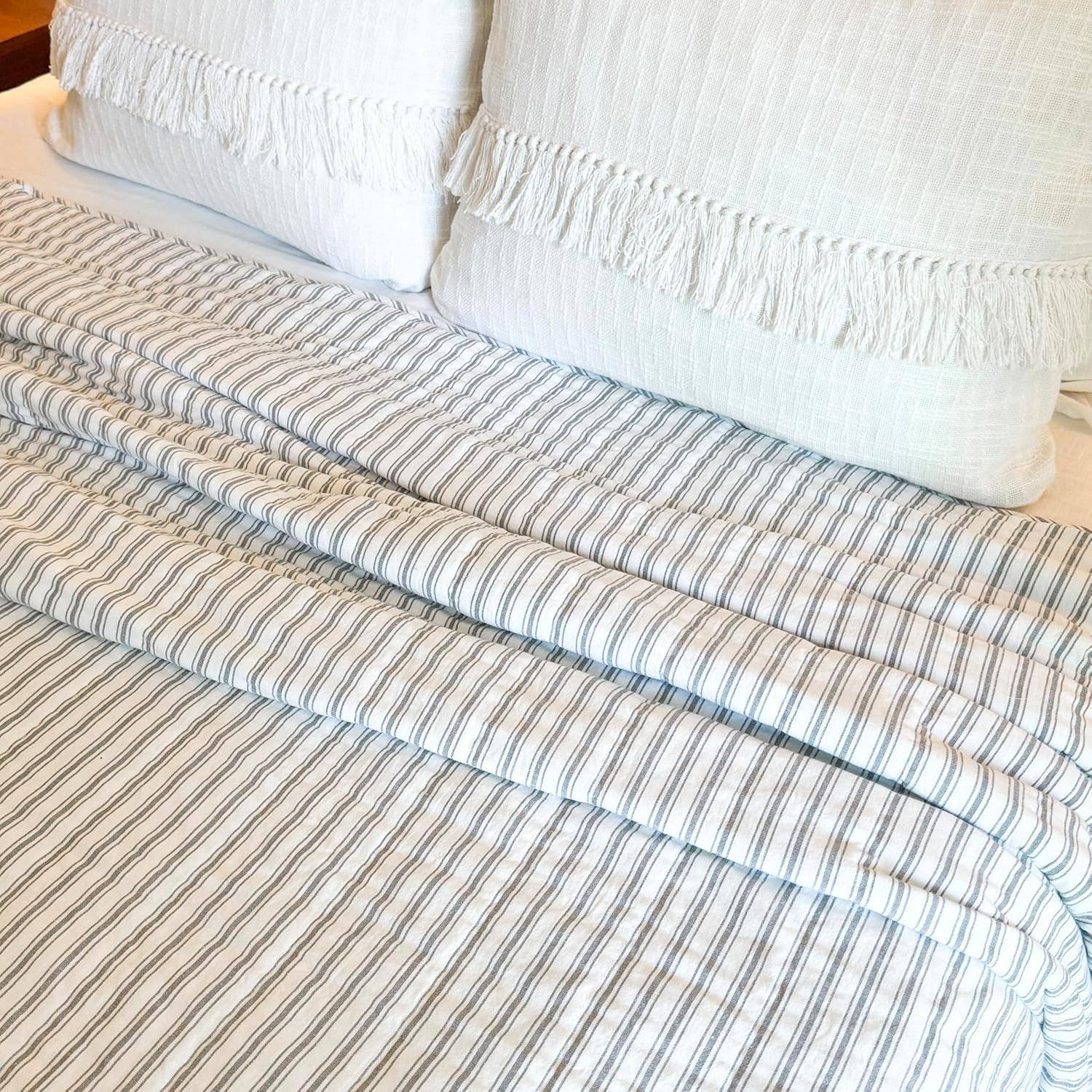 VHC Brands - Timeless Ticking Gray Luxury King Quilt 105Lx120W、mySite、g9winljtr