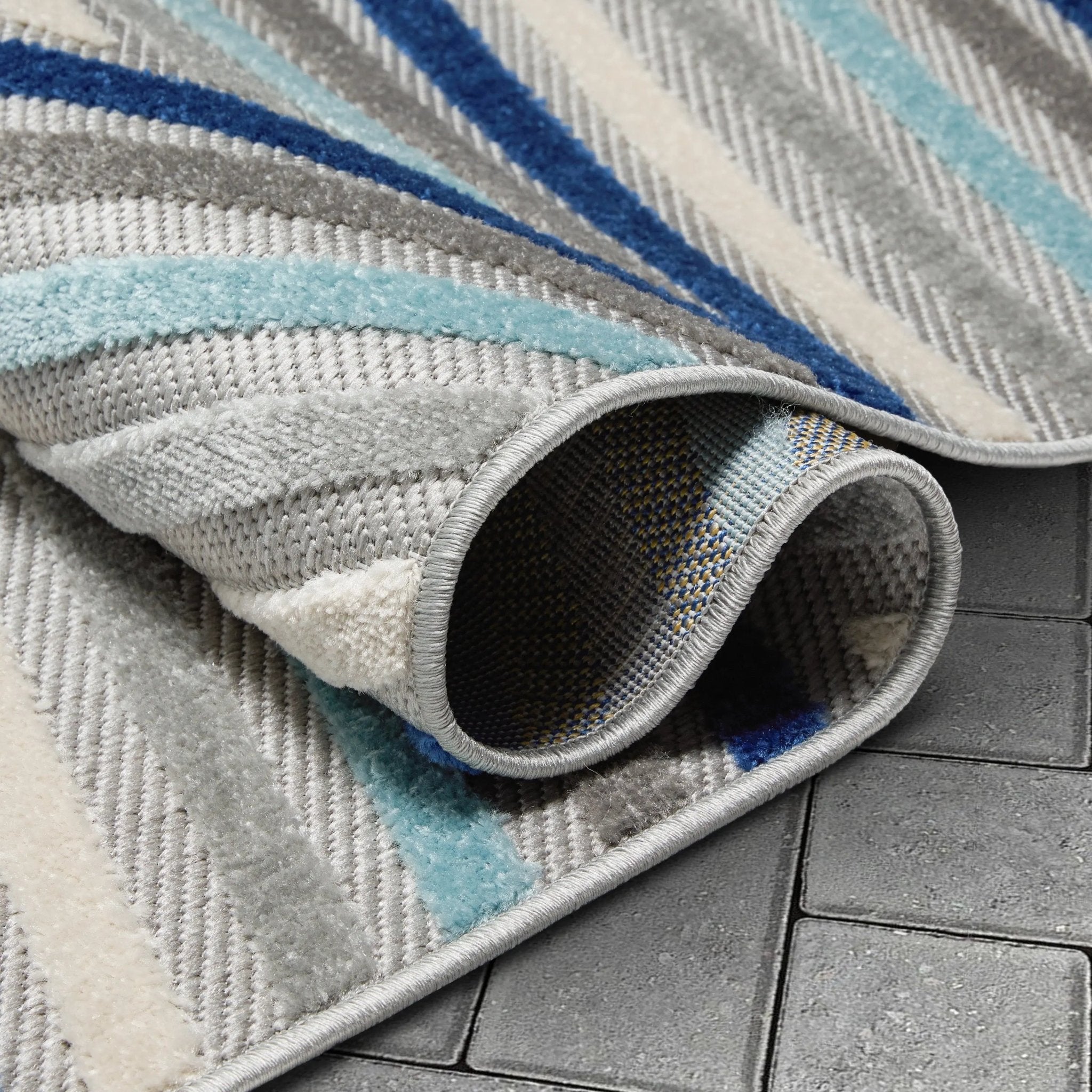 Neema Modern Chevron Striped Indoor/Outdoor Grey Blue High-Low Rug、mySite、gigharbornorthrealestate