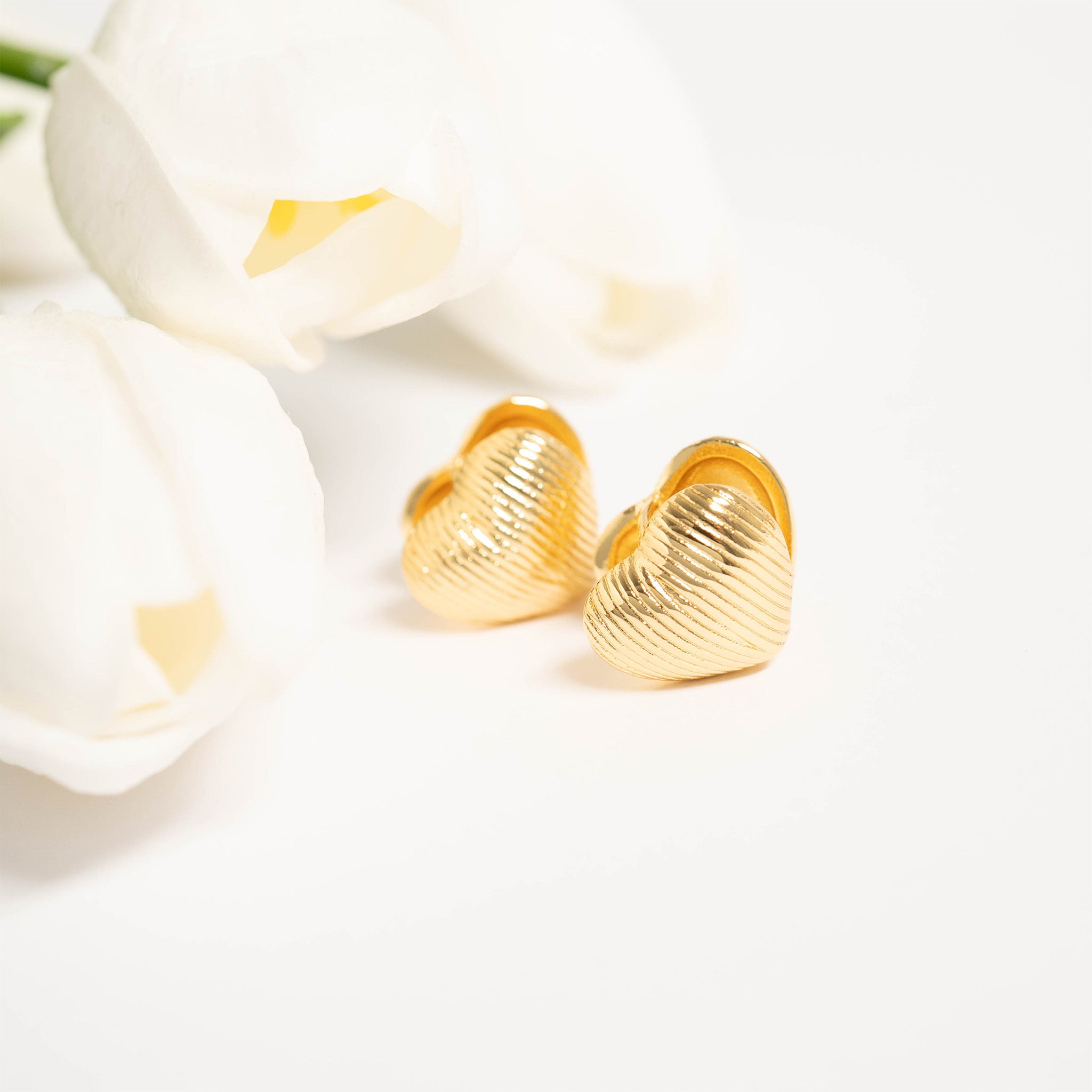 18K Gold PVD Stainless Steel Heart Huggie Earrings / ERJ0065、mySite、dreamappss