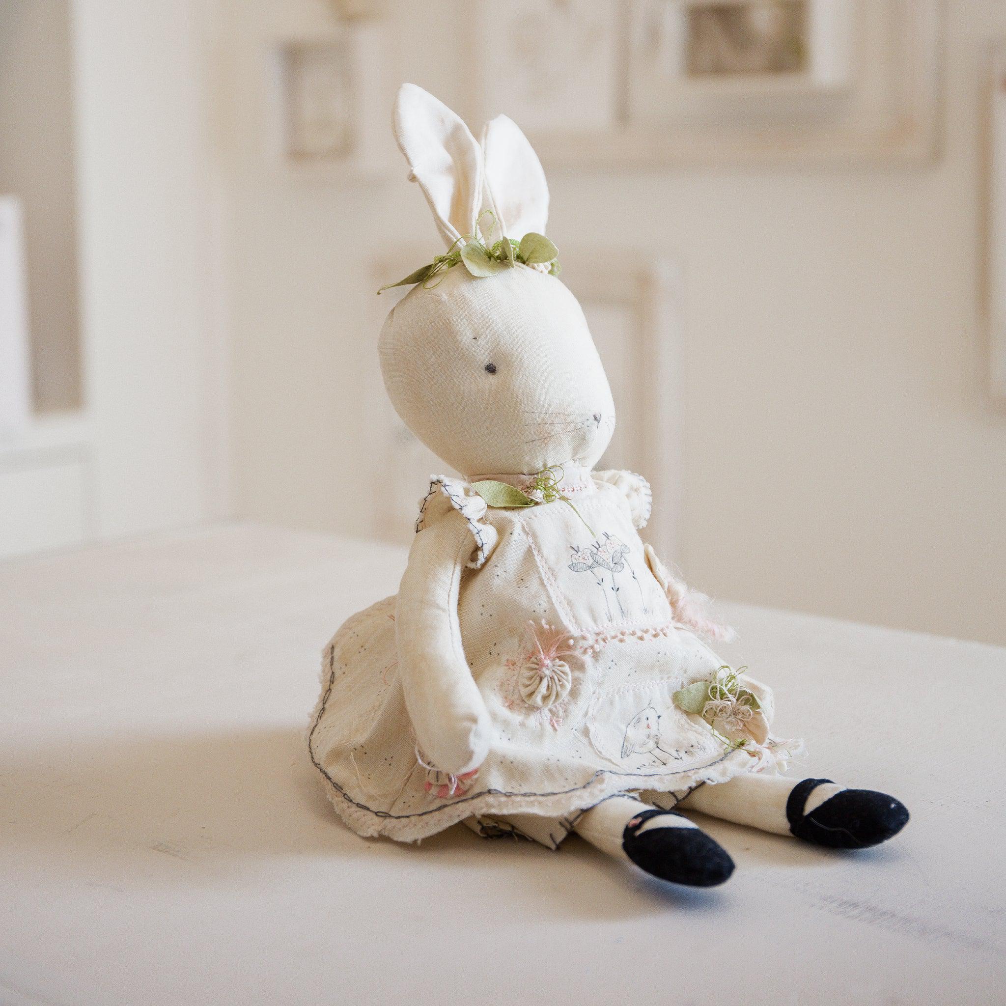 RETIRED- Hutch Studio Original - Dandy Candytuft - Hand-Crafted Cotton Bunny、mySite、g9winljtr