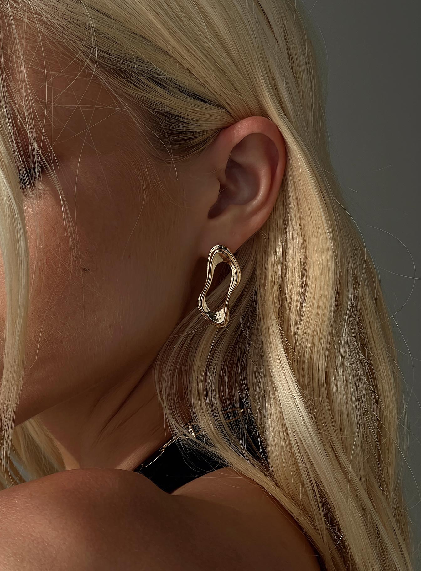 Novelle Earrings Gold、mySite、solidvoid