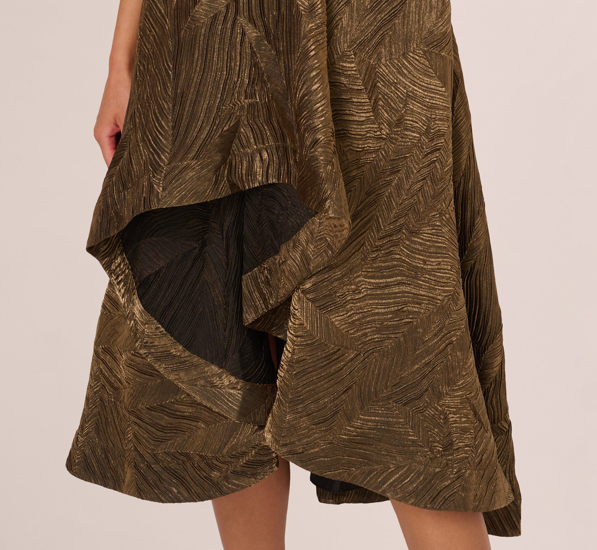 Textured Jacquard High Low Dress With Notched Neck In Metallic Gold、mySite、solidvoid