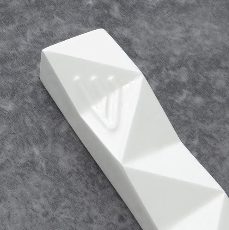 White Bold Shin Studio Armadillo Mezuzah、mySite、topwebapps