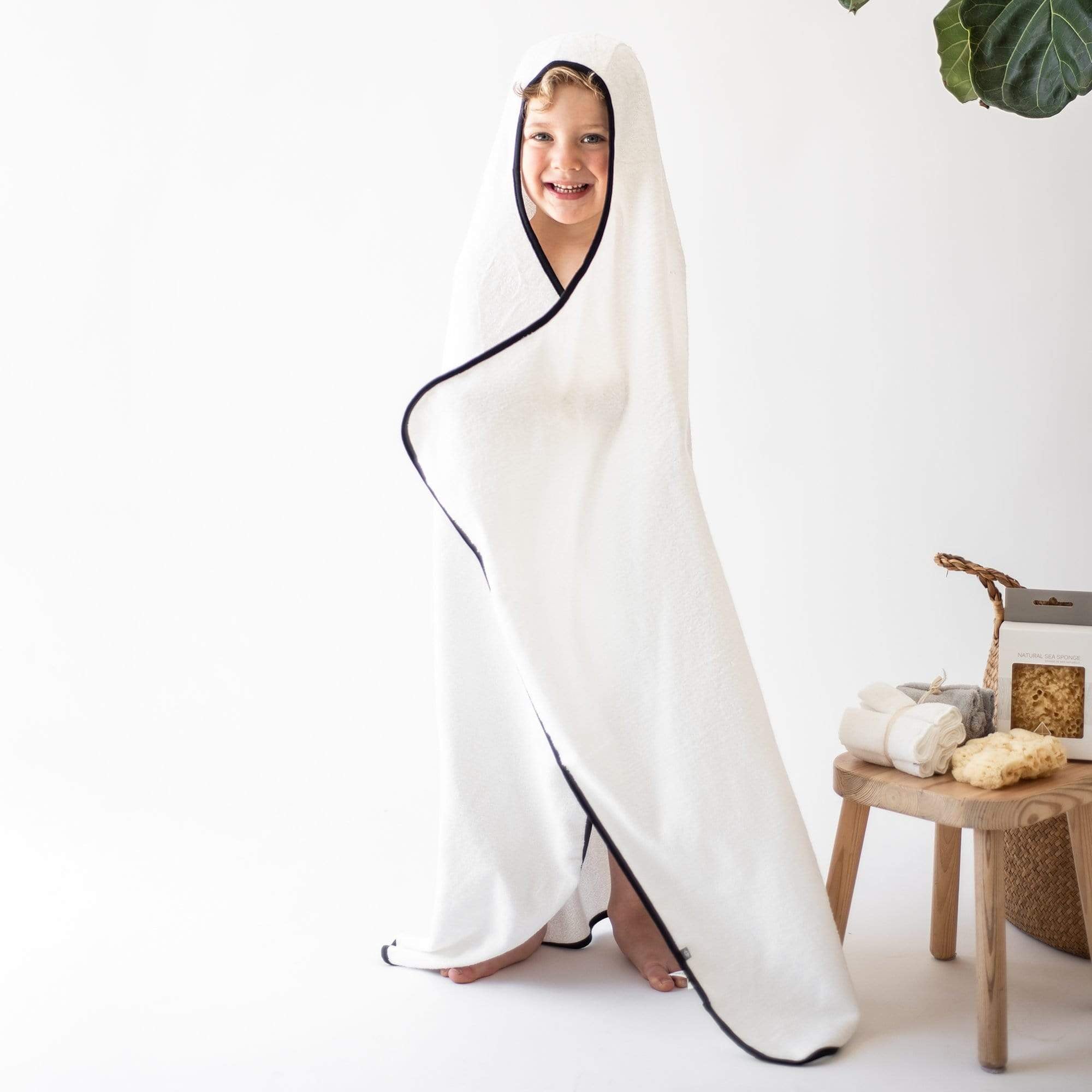  Toddler Hooded Bath Towel in Cloud with Midnight Trim、mySite、layawaytickets