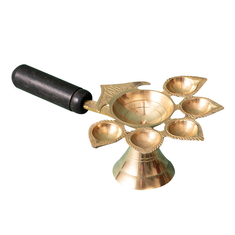 Brass Pooja Diya Stand | Golden、mySite、camillekostekn