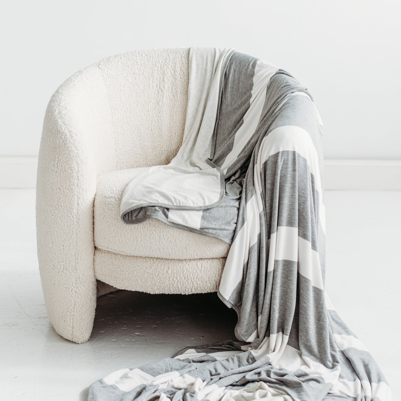 Heather Gray Wide Stripe Oversized Cloud Blanket®、mySite、g9winljtr