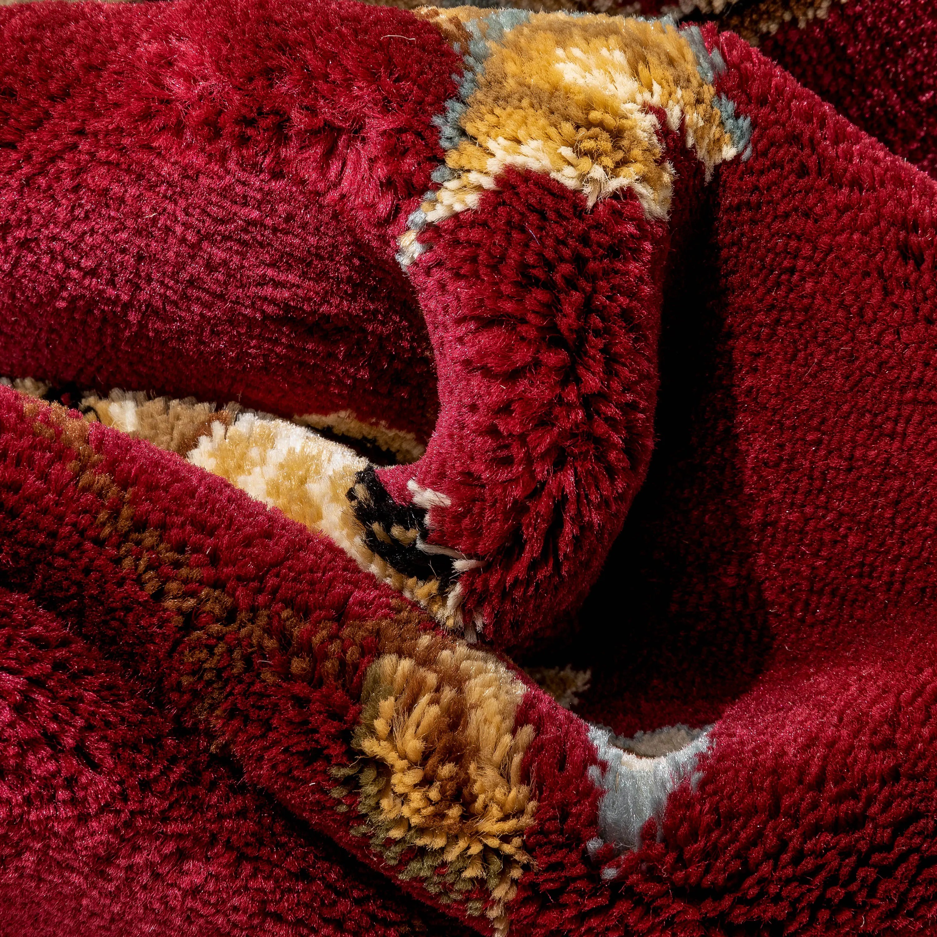 Abbasi Red Traditional Rug、mySite、gigharbornorthrealestate