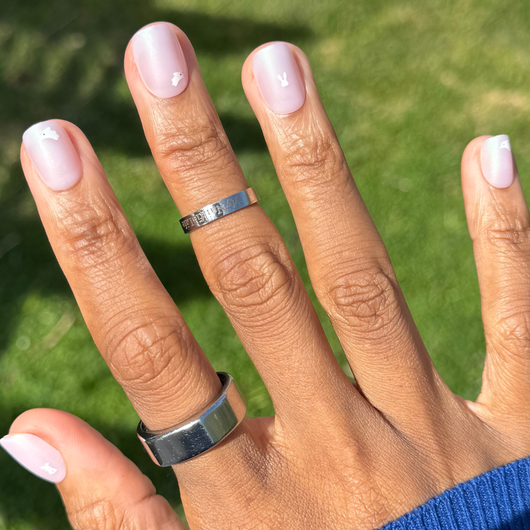 Shiny Hoppy Bunnies - Press-On | Extra Short | Squoval、mySite、solidvoid