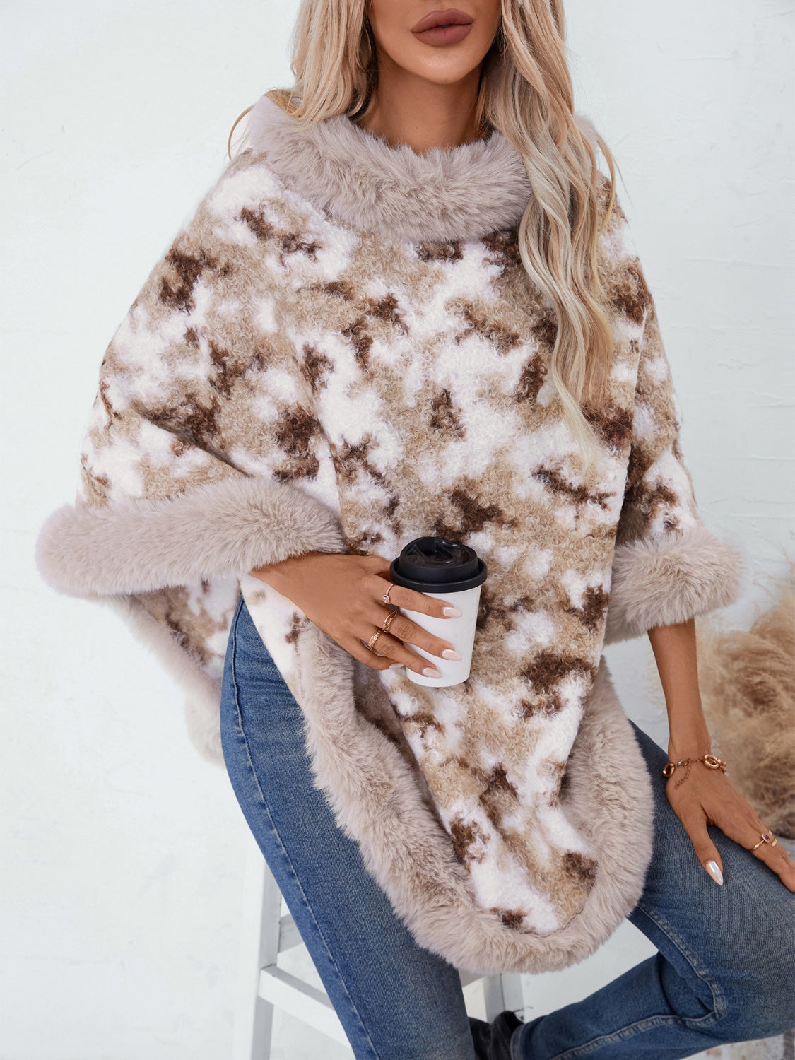  Furry Contrast Three-Quarter Poncho、mySite、justintrudeaud