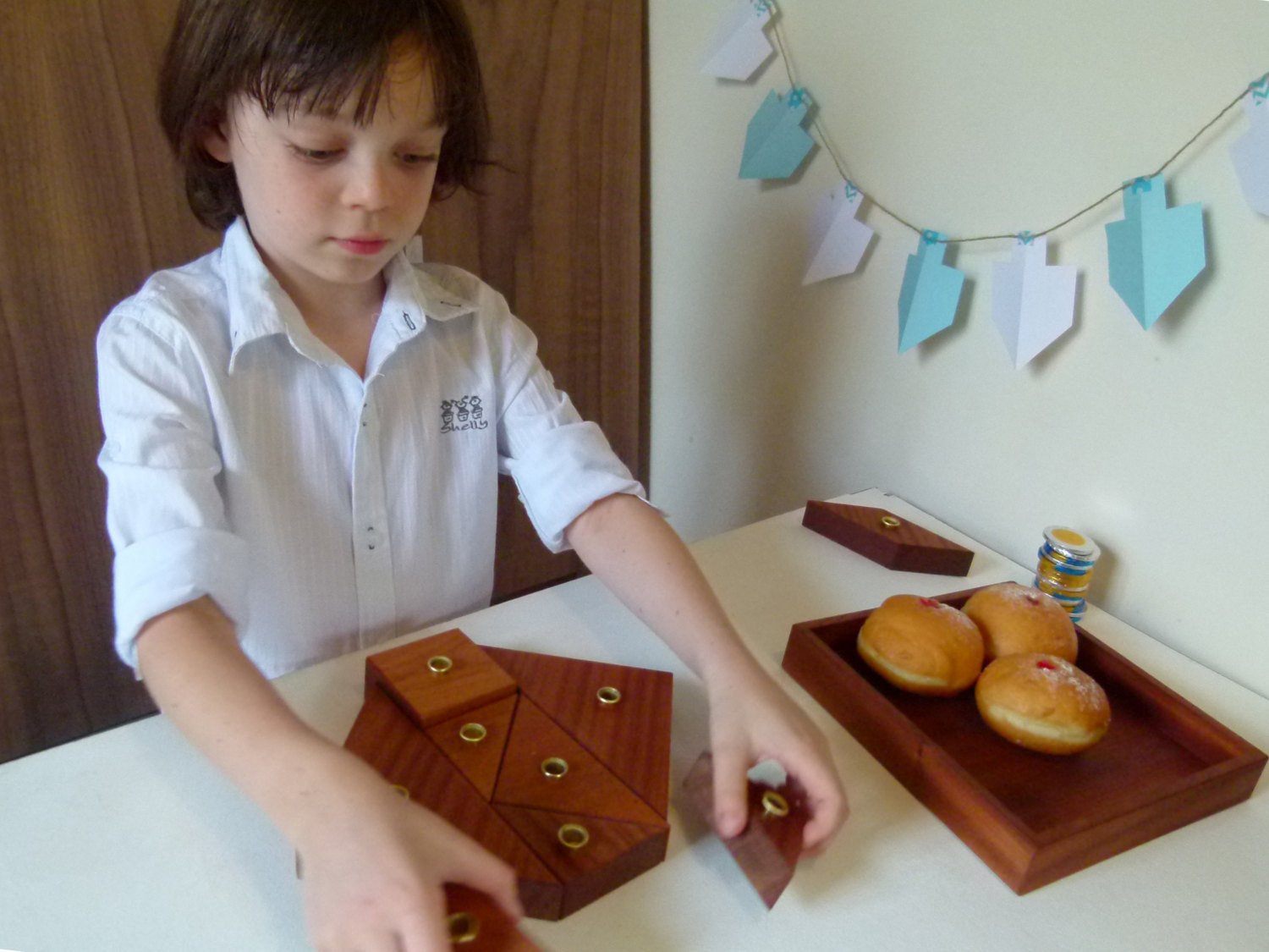 Wood Tangram Hanukkah Menorah、mySite、topwebapps