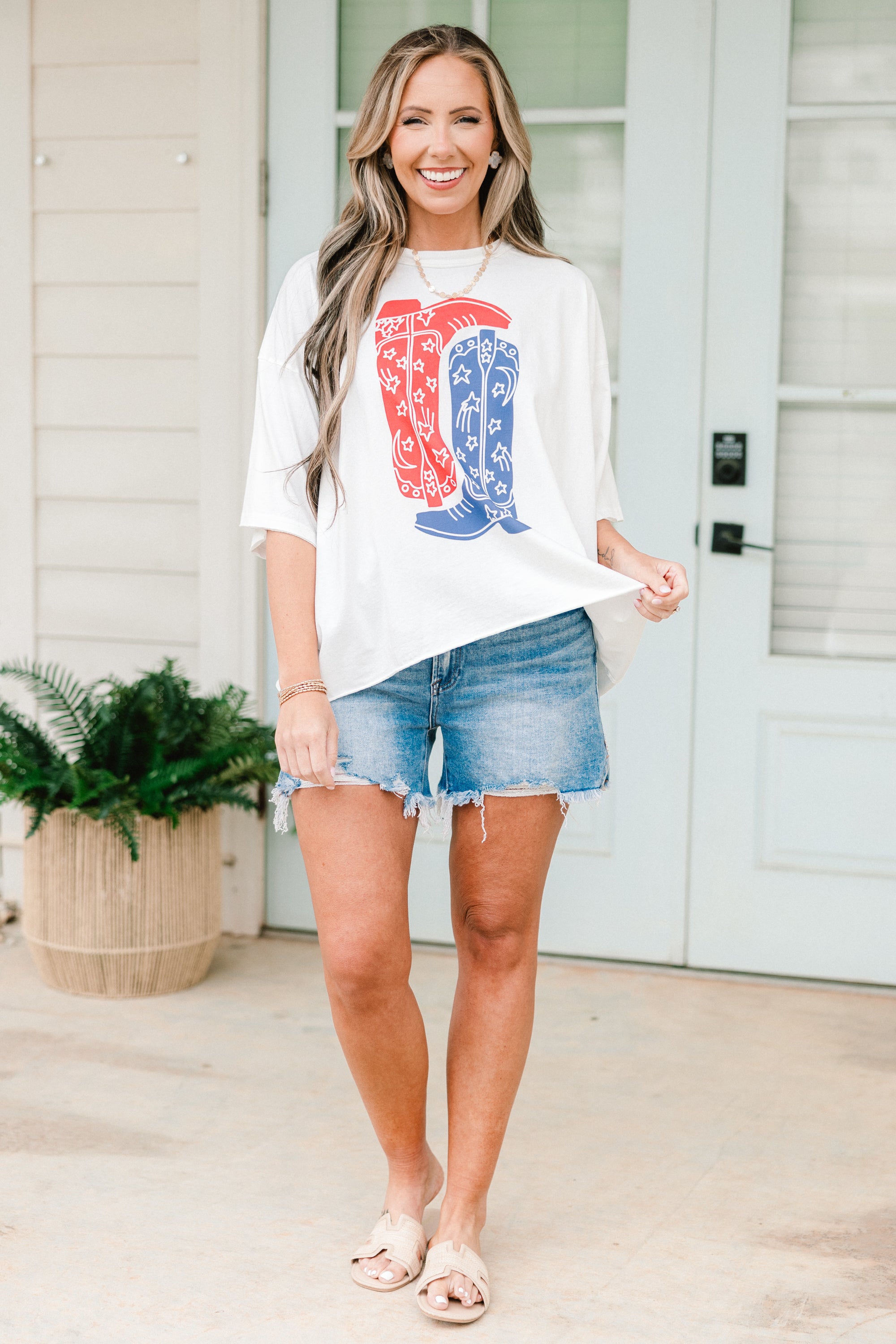  Boot Scootin Cowgirl Vintage Wash Tee, White、mySite、justintrudeaud