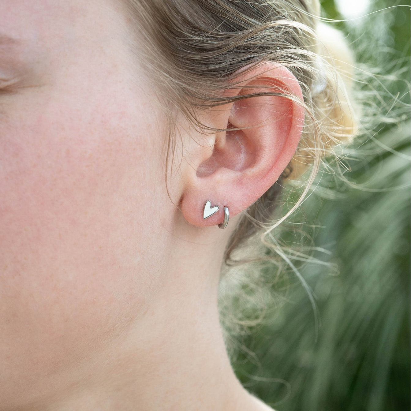 18K Gold PVD Stainless Steel White Enamel Heart Studs / ERJ0081、mySite、dreamappss