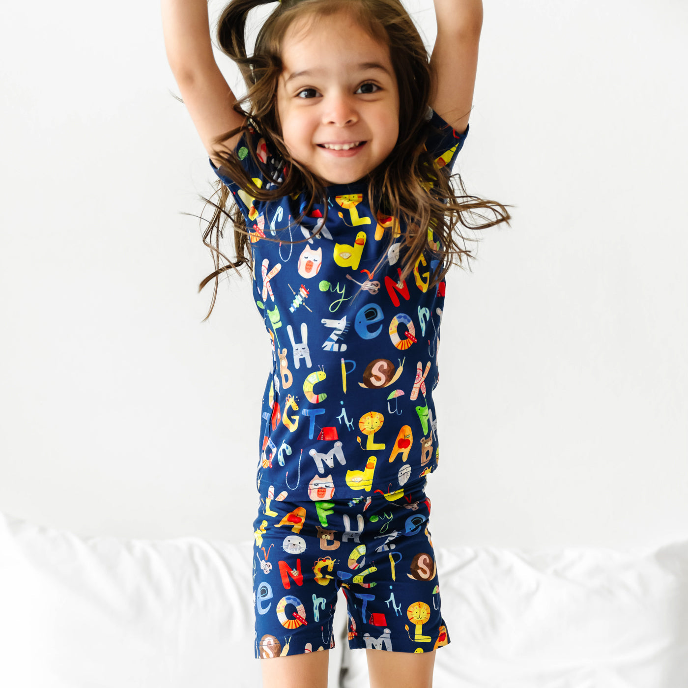 Navy Alphabet Friends Two-Piece Short Sleeve & Shorts Pajama Set、mySite、g9winljtr
