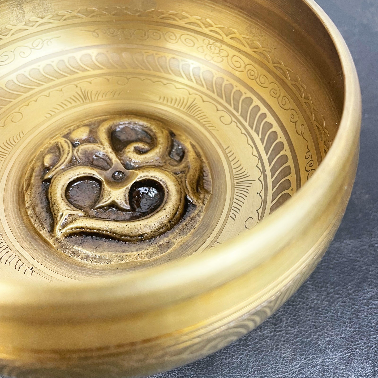 Powerful Om Singing Bowl with Case、mySite、topwebapps