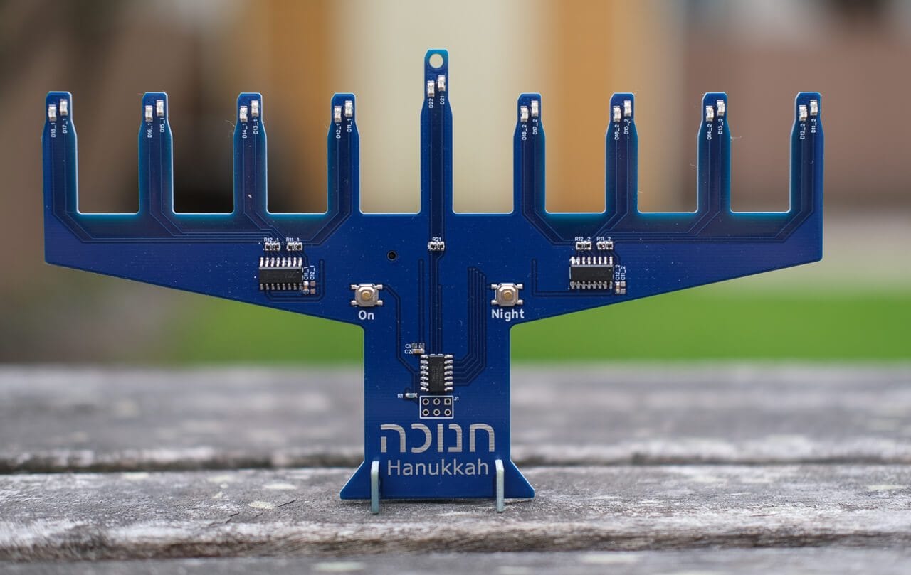 Electronic Circuit Board Menorah Model III、mySite、topwebapps