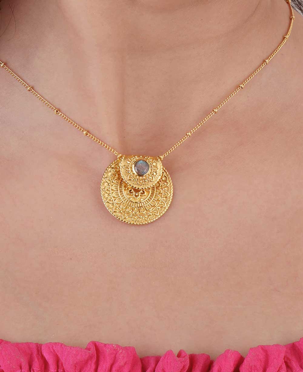 Inspirational Gold Plated Mandala Necklace with Labradorite Gemstone、mySite、topwebapps