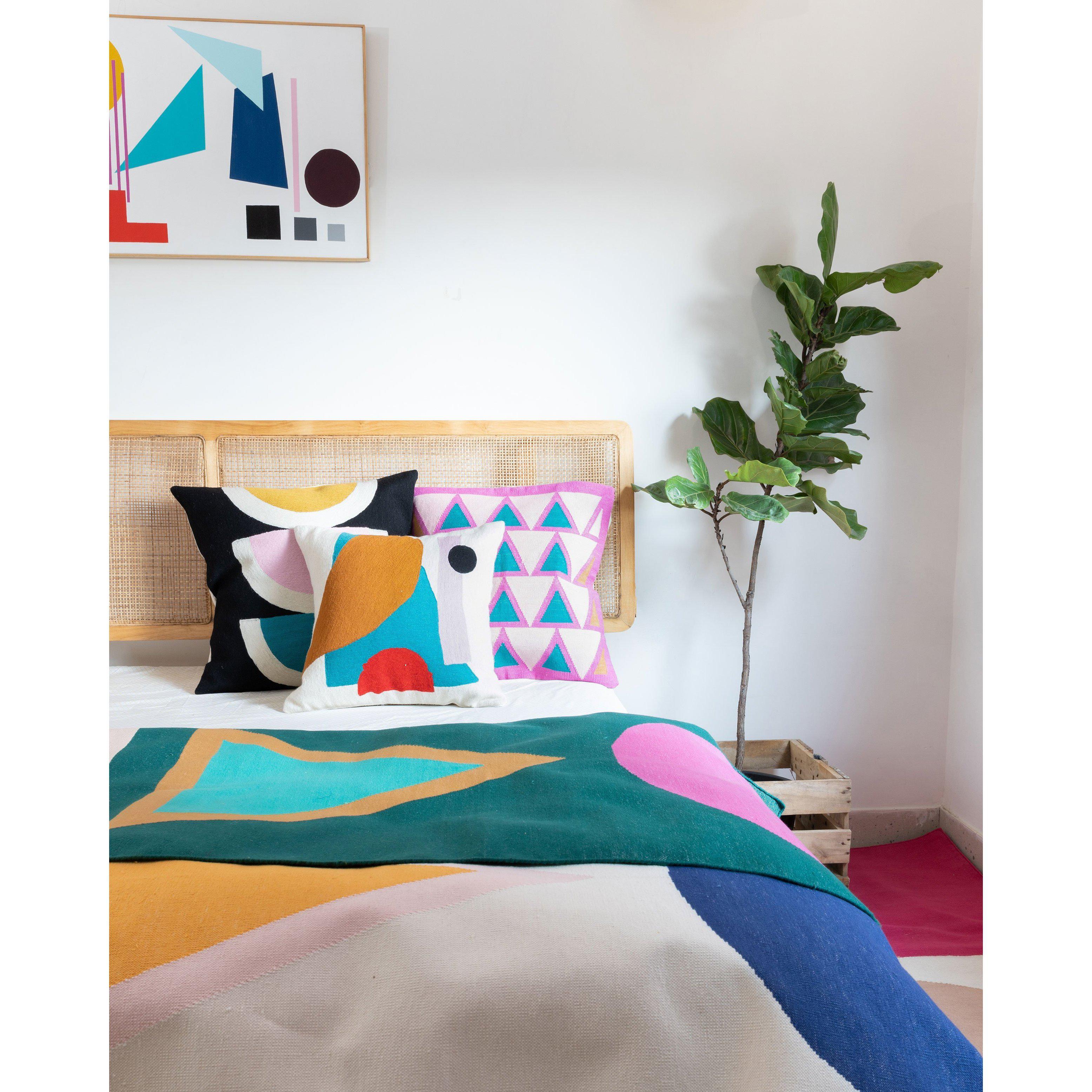 Viola Black Pillow、mySite、gigharbornorthrealestate