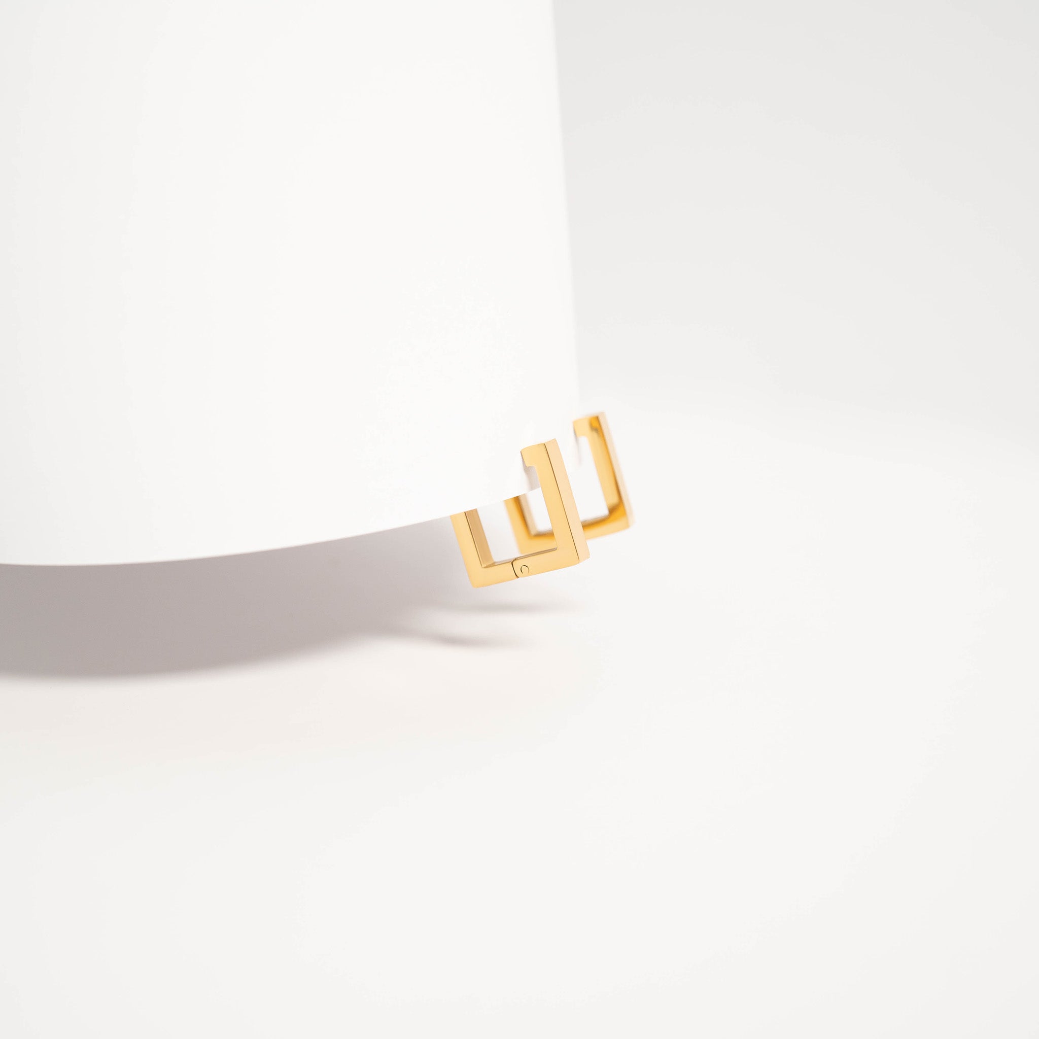 18K Gold PVD Stainless Steel Square Huggie Earrings / ERJ0053、mySite、dreamappss