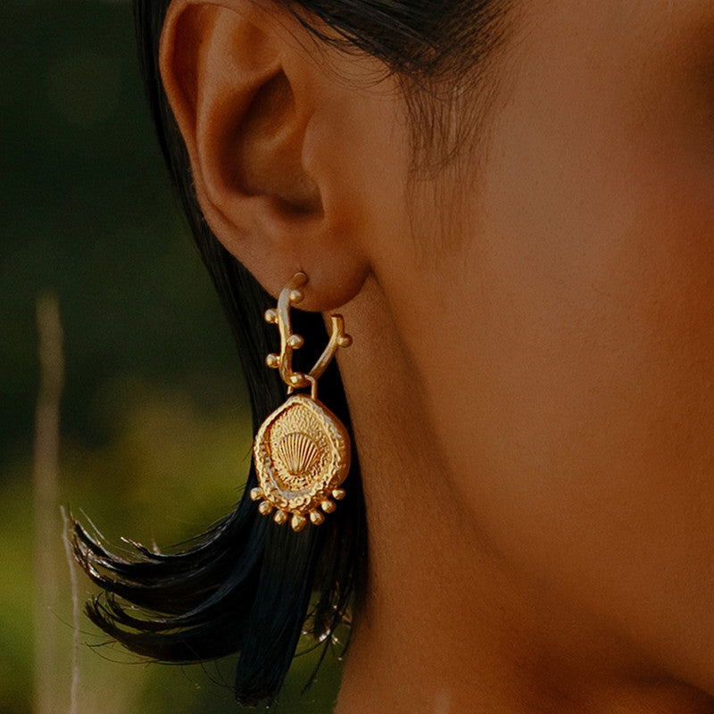 Wavy Shell Hoop Earrings | 14K Gold Plated、mySite、camillekostekn