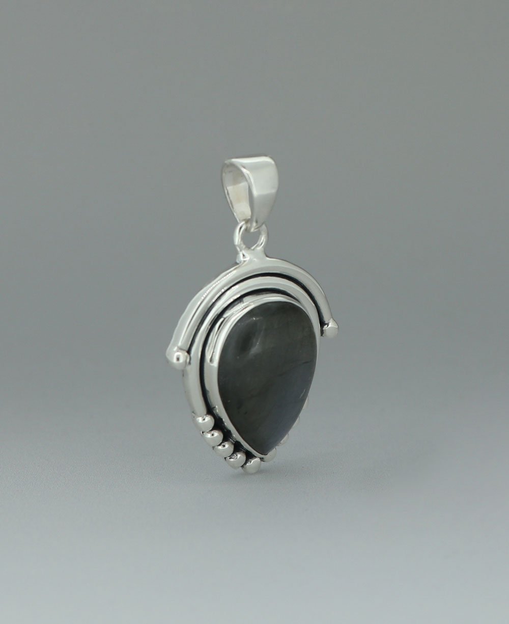 Premium Labradorite Inverted Teardrop Silver Pendant with Beaded Architectural Detailing、mySite、topwebapps