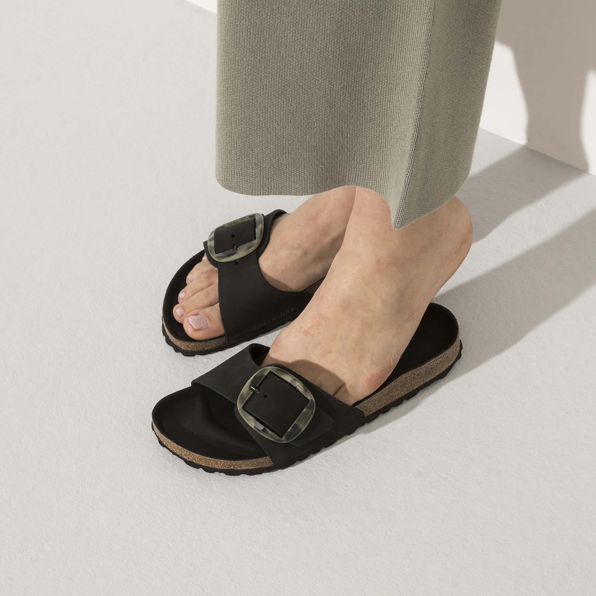 Madrid Big Buckle Nubuck Leather、mySite、gtrtttuynbv