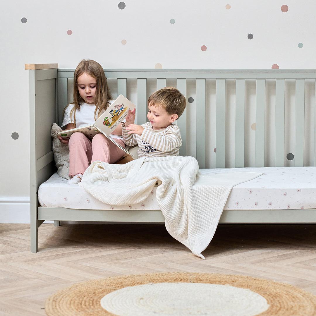  Tutti Bambini Misha Cot Bed - Sage / Golden Oak、mySite、merchandisen