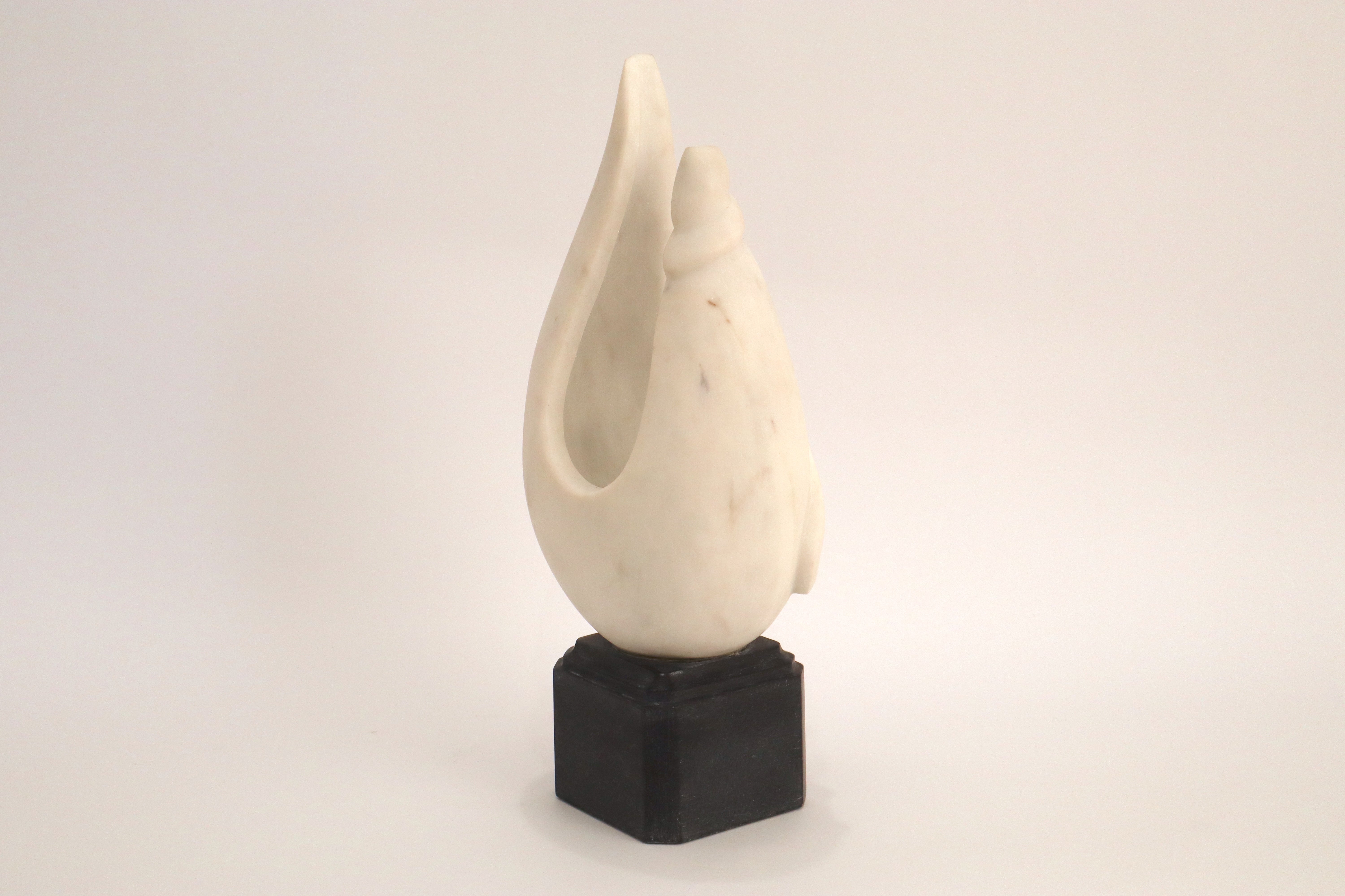 Conch Shell - White and Black Marble (42 cm)、mySite、topwebapps