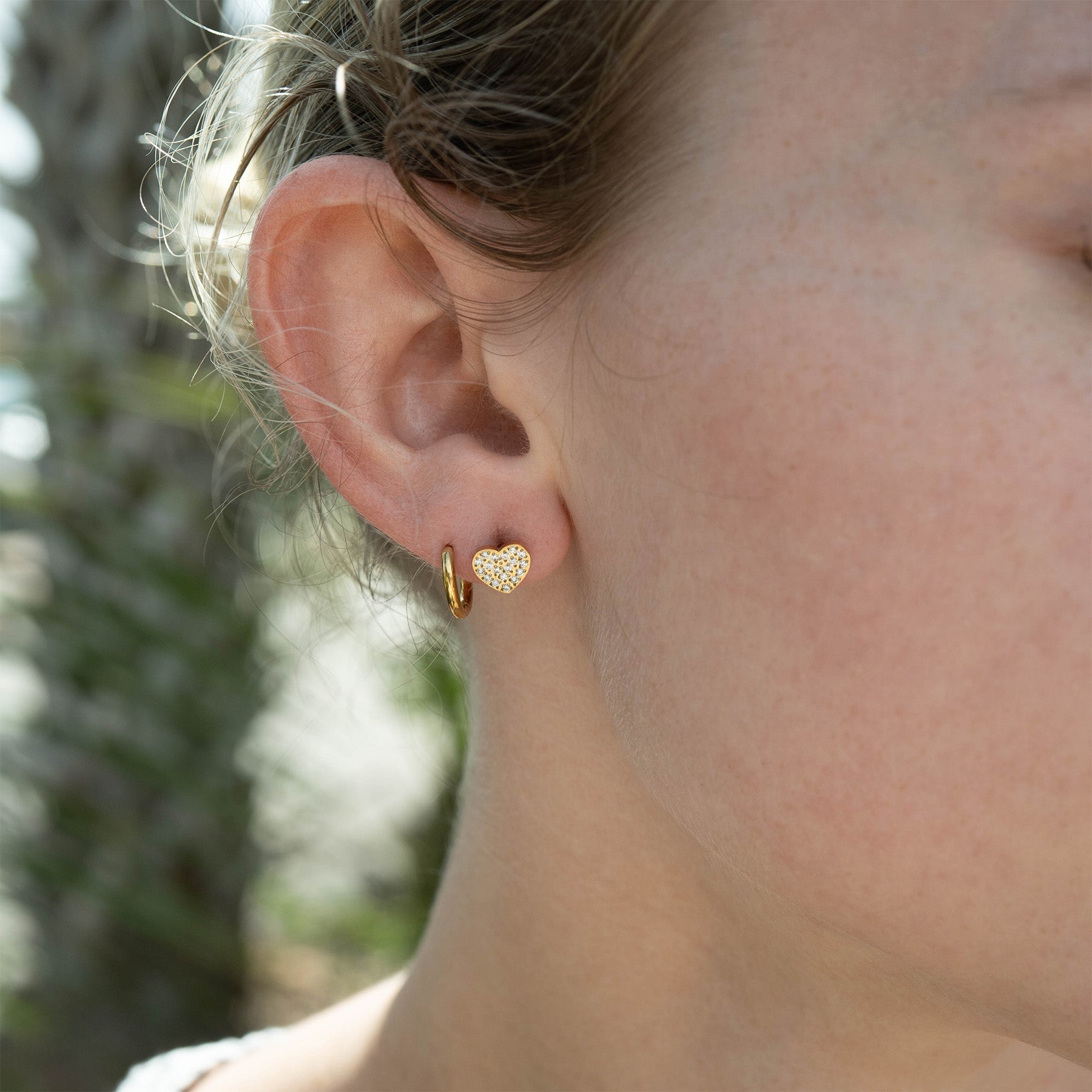 18K Gold PVD Stainless Steel Heart Stud Pave Stones Earrings / ERJ0079、mySite、dreamappss