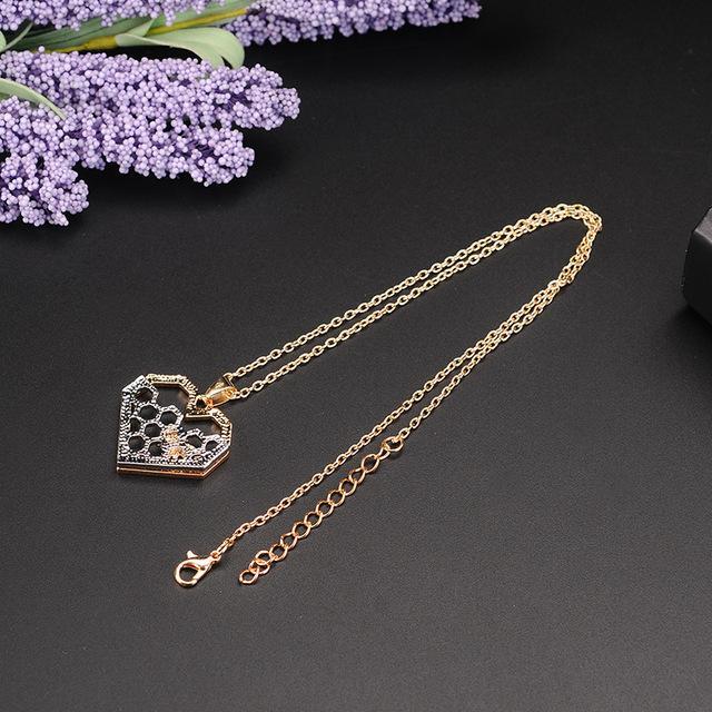 Honey Bee Fashion Necklaces for the Bee Lovers in Your Life! So Cute & SO Affordable too!、mySite、g9winljtr
