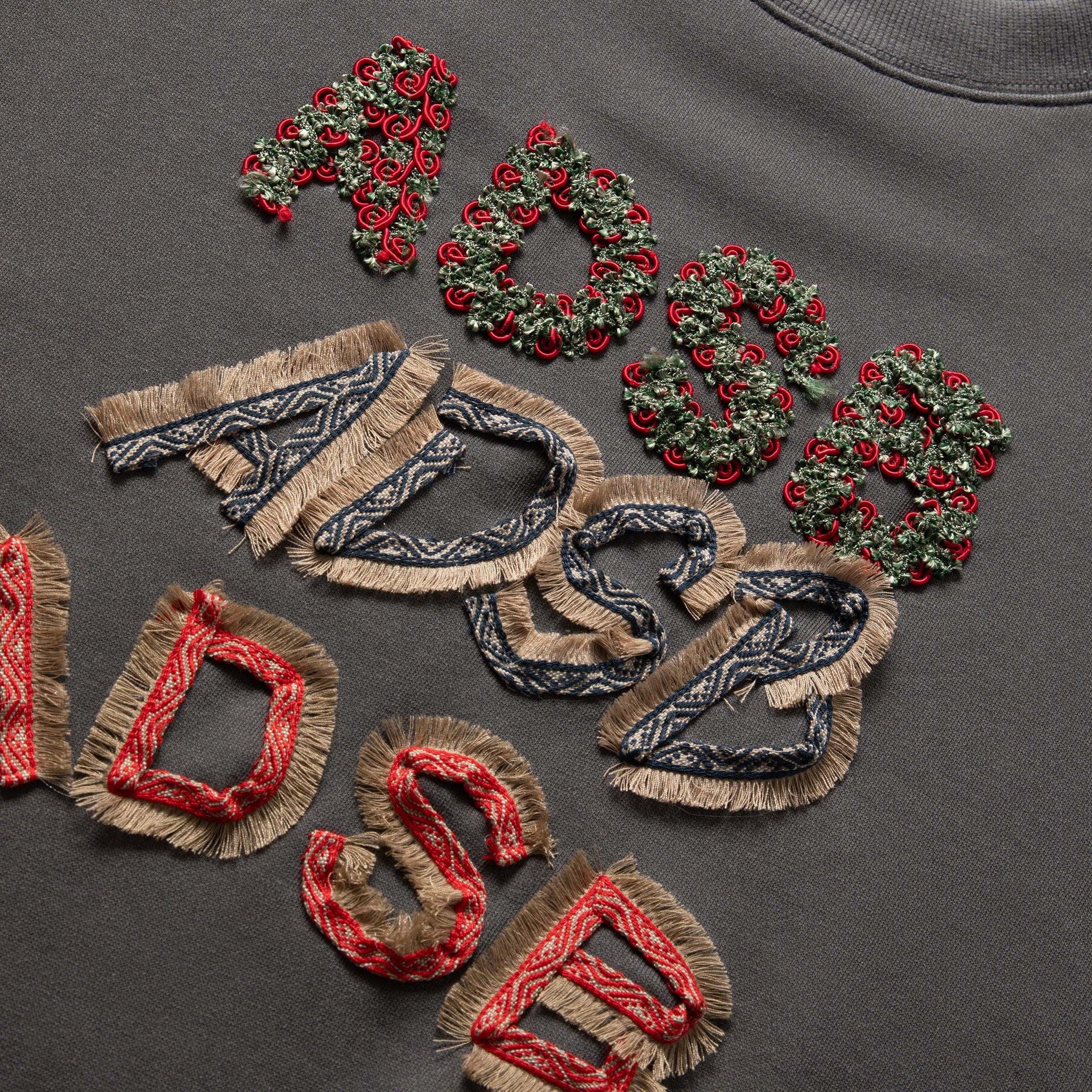 (ESSENTIAL) ADSB PATCH LOGO SWEATSHIRT、mySite、zt4zffjzw