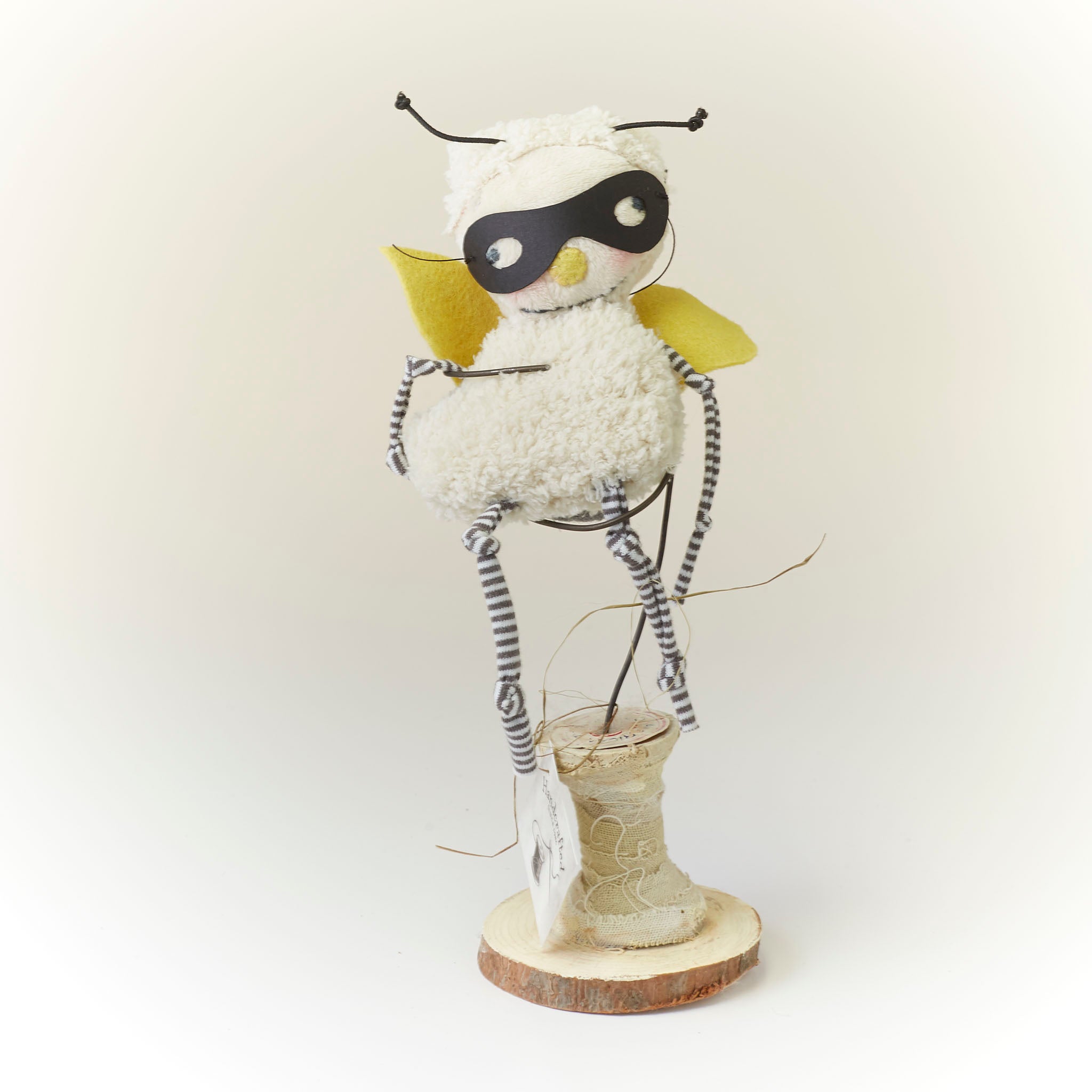 RETIRED - Hutch Studio - Buzby - One Of A Kind Bug、mySite、g9winljtr