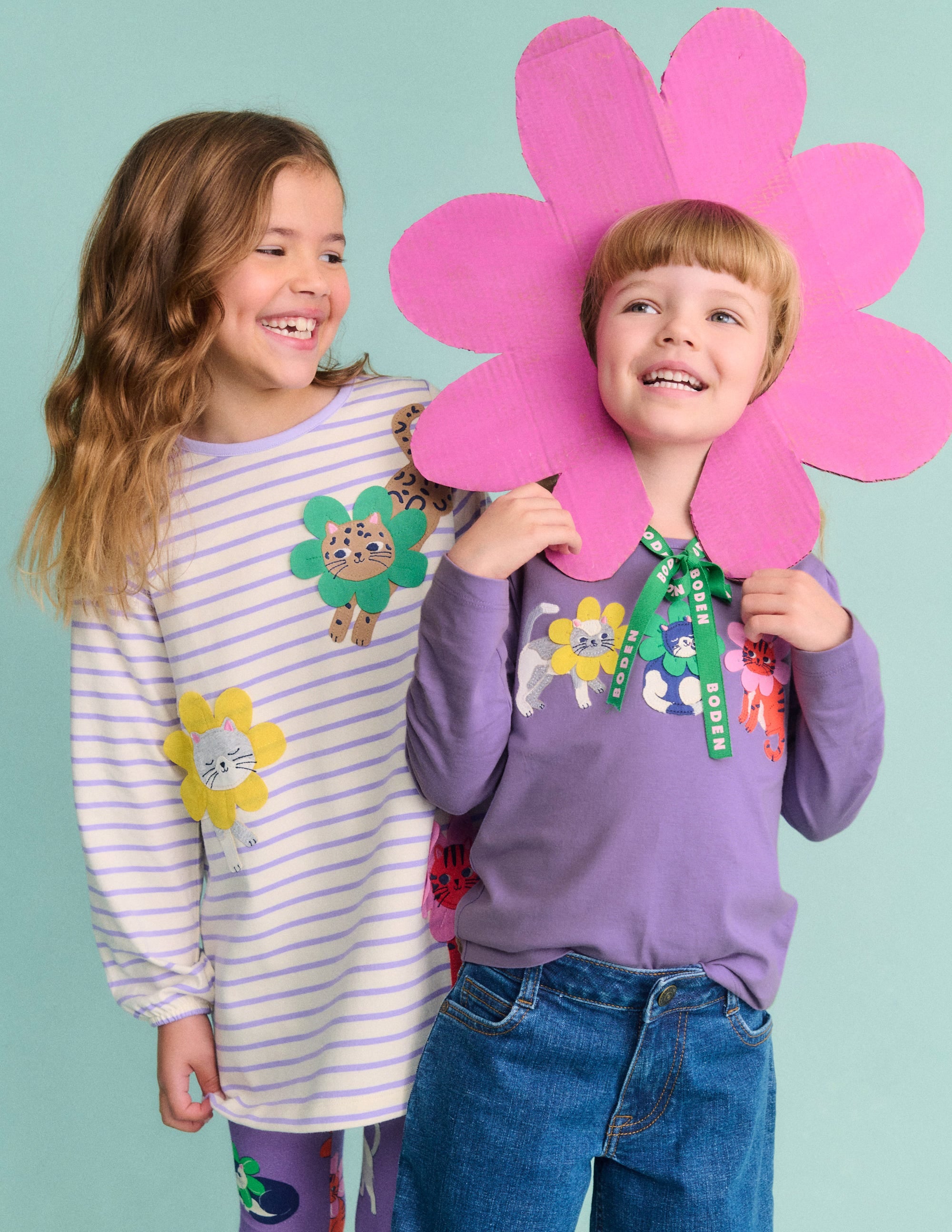  Puff Sleeve Applique T-Shirt-Aster Purple Flower Cats、mySite、ashleygrahame