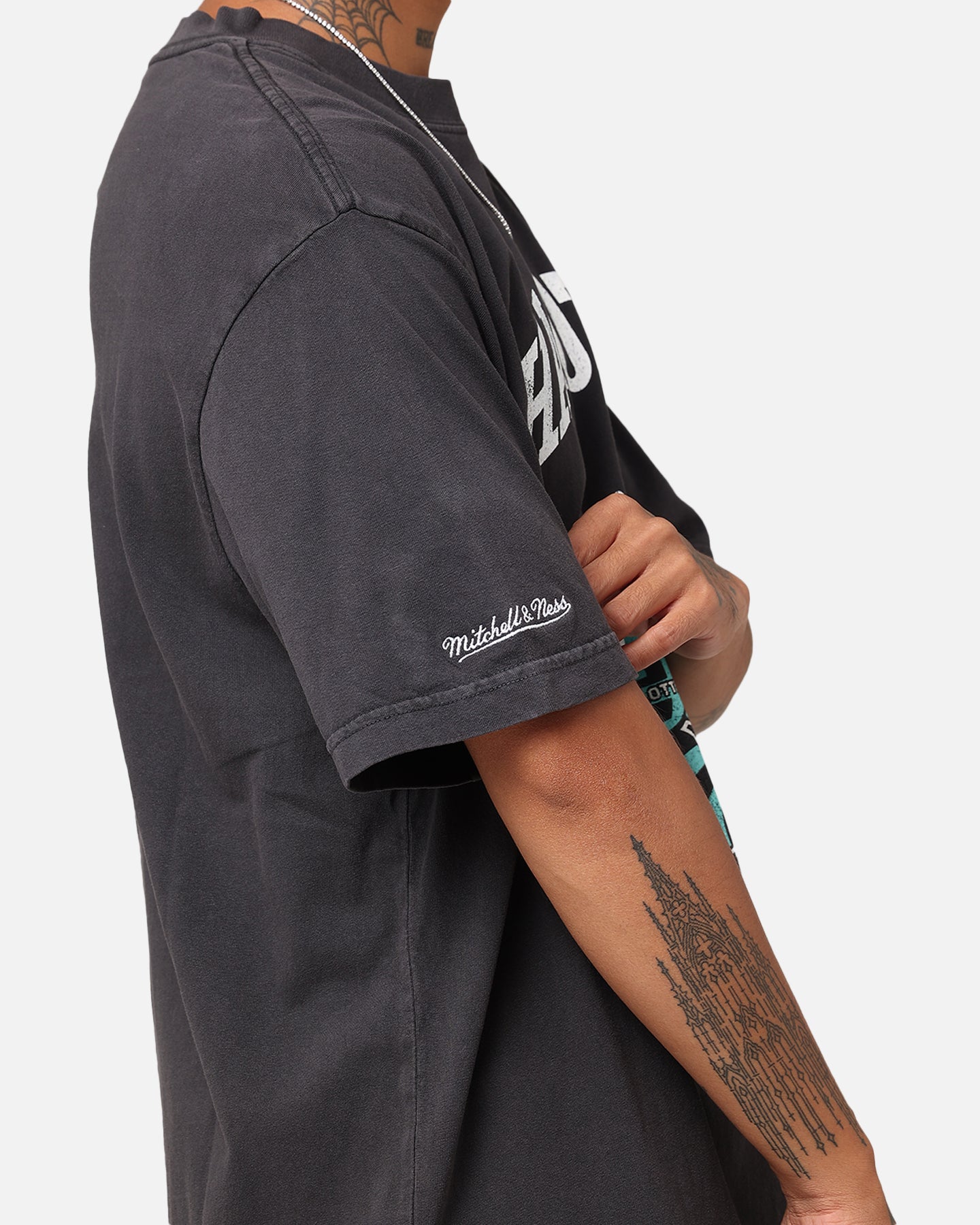 Mitchell & Ness Charlotte Hornets Ice Blue Logo T-Shirt Faded Black、mySite、zt4zffjzw